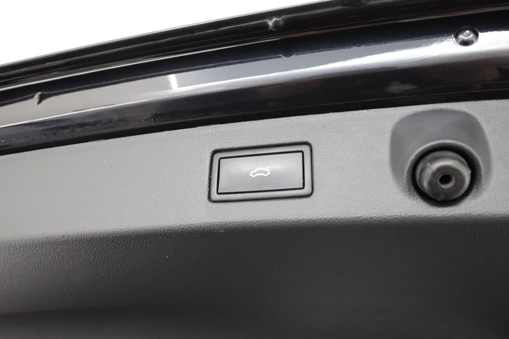 VOLKSWAGEN ARTEON 2022 Shooting Brake R-Line eHybrid 160 kW DSG * ACC / P.kamera / LED / Navi / KeylessGo / Webasto / Koukku * - Kahdet renkaat aluvanteilla - HULLUT BLACKWEEK JATKOT - KORKOTARJOUS 2,49%