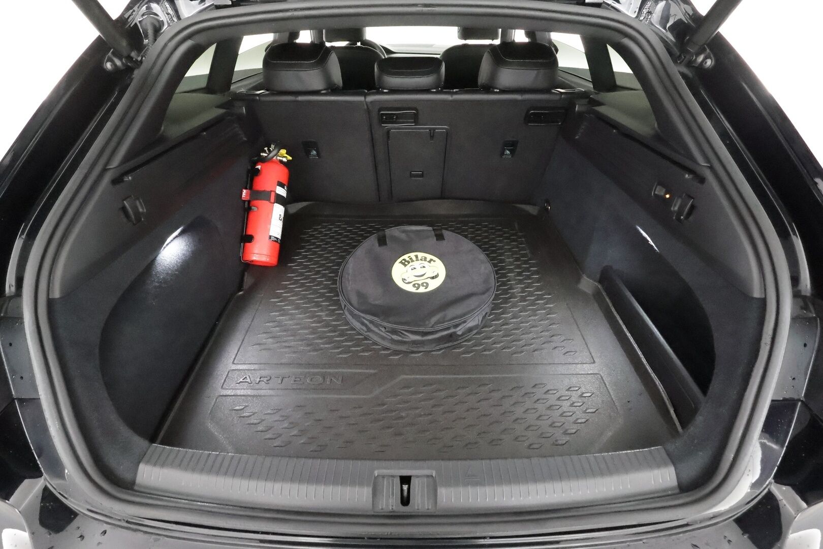 VOLKSWAGEN ARTEON 2022 Shooting Brake R-Line eHybrid 160 kW DSG * ACC / P.kamera / LED / Navi / KeylessGo / Webasto / Koukku * - Kahdet renkaat aluvanteilla - HULLUT BLACKWEEK JATKOT - KORKOTARJOUS 2,49%