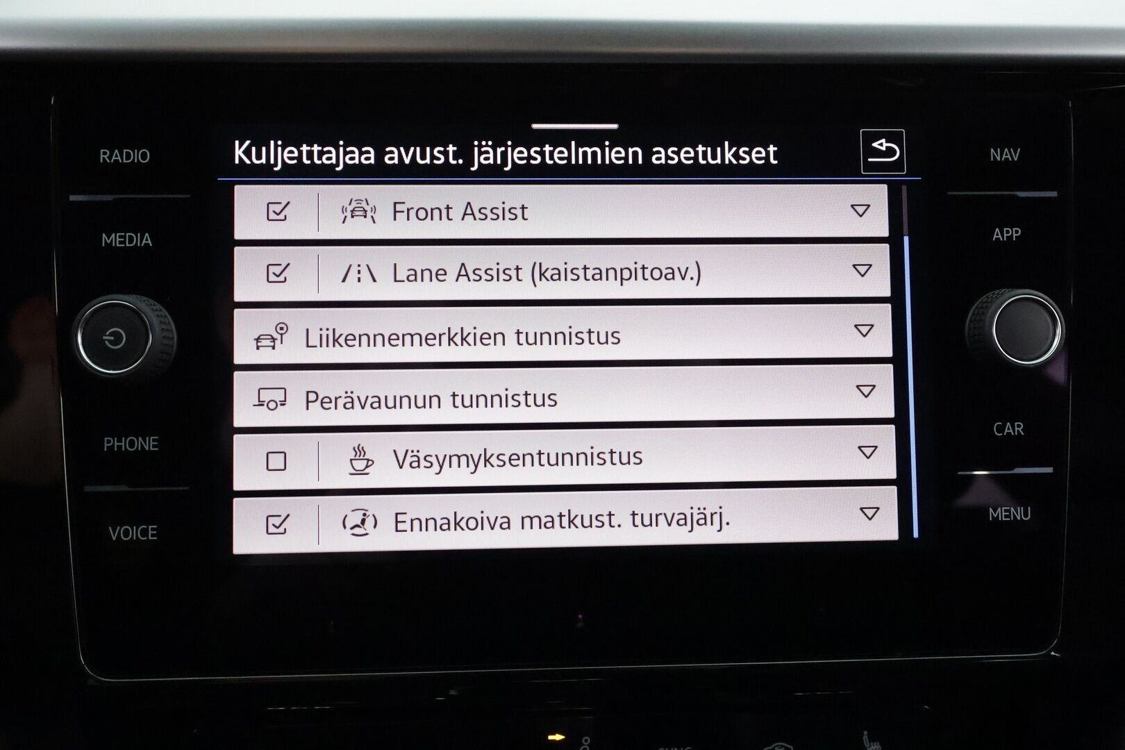 VOLKSWAGEN ARTEON 2022 Shooting Brake R-Line eHybrid 160 kW DSG * ACC / P.kamera / LED / Navi / KeylessGo / Webasto / Koukku * - Kahdet renkaat aluvanteilla - HULLUT BLACKWEEK JATKOT - KORKOTARJOUS 2,49%