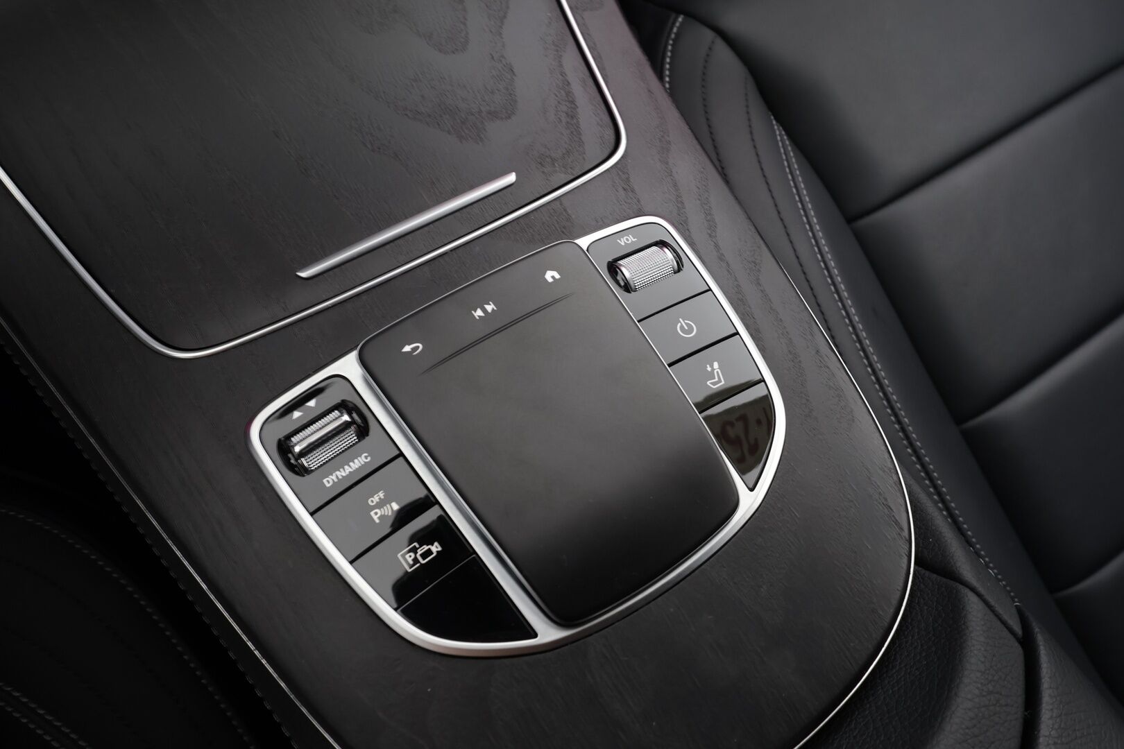 MERCEDES-BENZ E 2023 300 de Edition 4MATIC T A *  Distronic + /  Burmester / HUD / Widescreen /  Muistinahat / Kaistavahti / Navi * - P-Kamera / Kahdet renkaat - HULLUT BLACKWEEK JATKOT - KORKOTARJOUS 2,49%