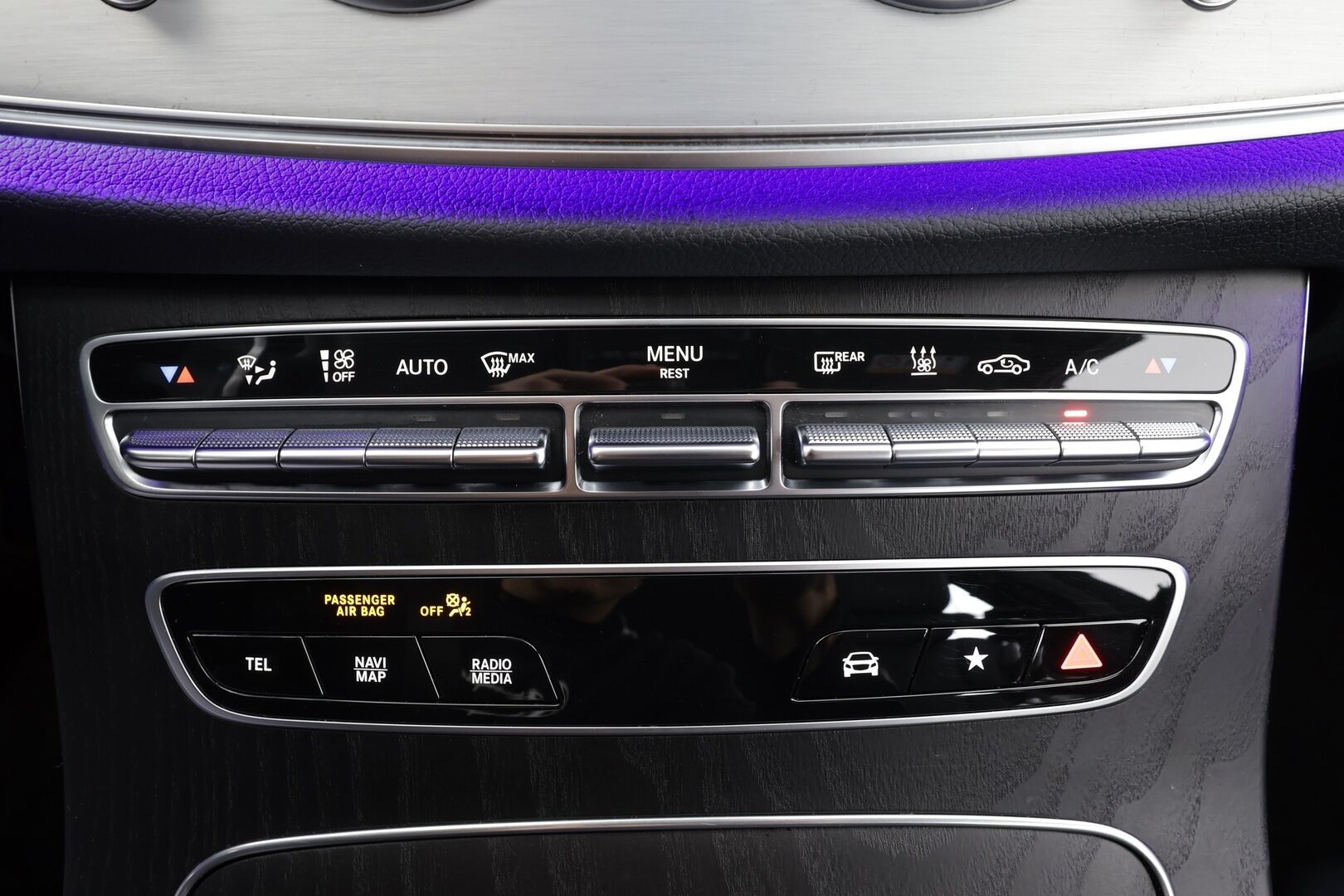 MERCEDES-BENZ E 2023 300 de Edition 4MATIC T A *  Distronic + /  Burmester / HUD / Widescreen /  Muistinahat / Kaistavahti / Navi * - P-Kamera / Kahdet renkaat - HULLUT BLACKWEEK JATKOT - KORKOTARJOUS 2,49%