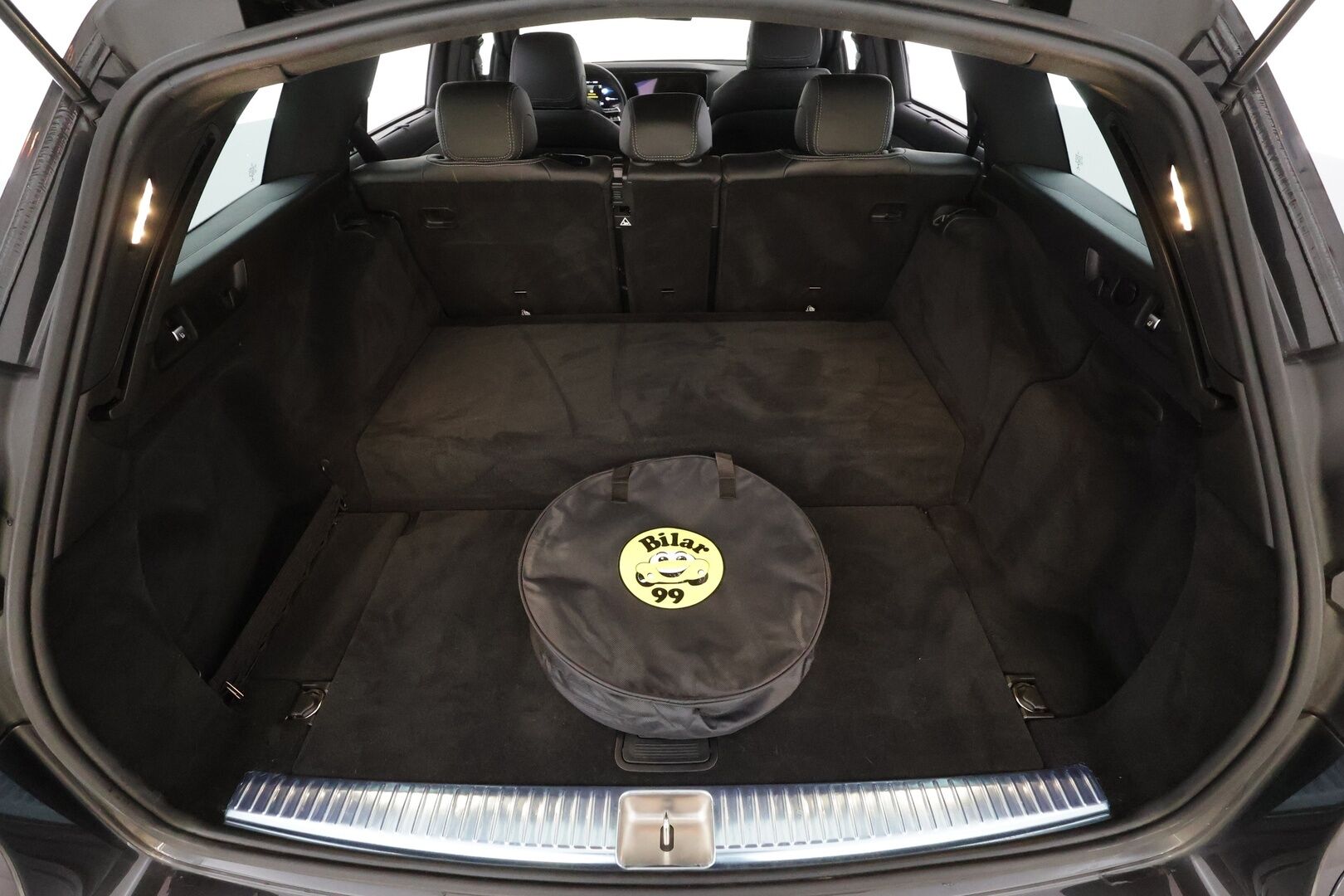 MERCEDES-BENZ E 2023 300 de Edition 4MATIC T A *  Distronic + /  Burmester / HUD / Widescreen /  Muistinahat / Kaistavahti / Navi * - P-Kamera / Kahdet renkaat - HULLUT BLACKWEEK JATKOT - KORKOTARJOUS 2,49%