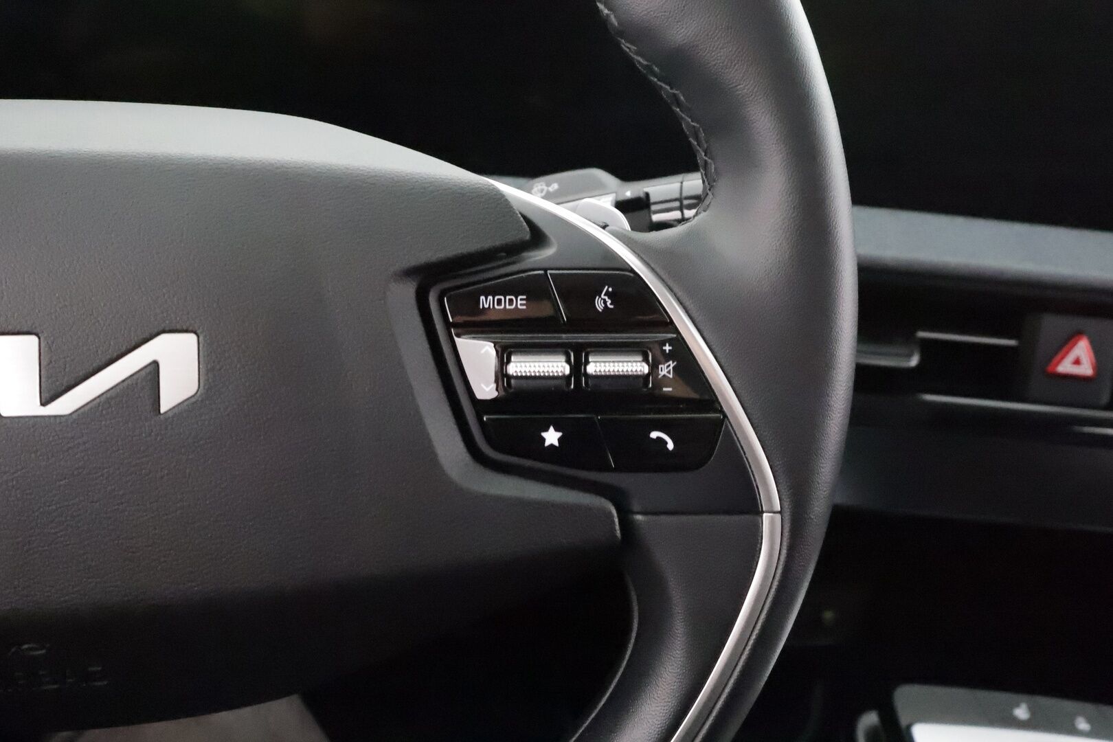 KIA EV6 2024 RWD 58kWh 170hv * Adapt.Vakkari / Peruutuskamera / LED / Navi / Puolinahkasisusta! - Merkkihuollettu / 2x Renkaat / Juuri tullut Tampereelle! - HULLUT AVAJAISHULINAT KORKOTARJOUS 3,29 %