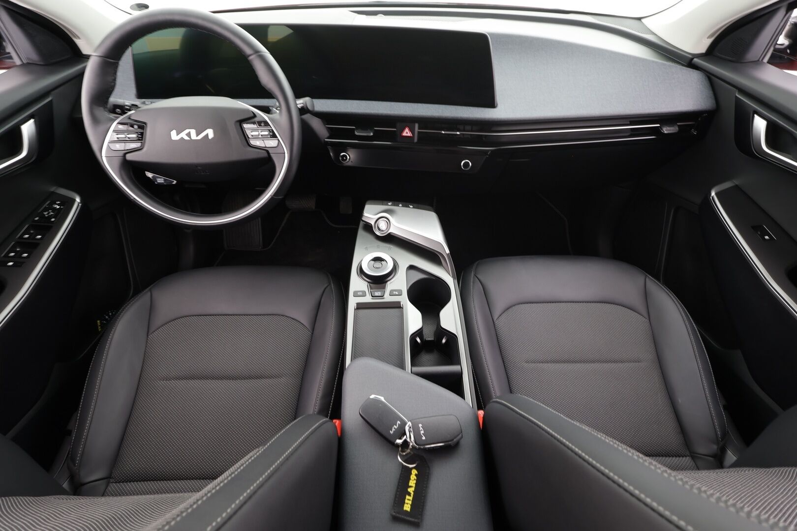 KIA EV6 2024 RWD 58kWh 170hv * Adapt.Vakkari / Peruutuskamera / LED / Navi / Puolinahkasisusta! - Merkkihuollettu / 2x Renkaat / Juuri tullut Tampereelle! - HULLUT AVAJAISHULINAT KORKOTARJOUS 3,29 %