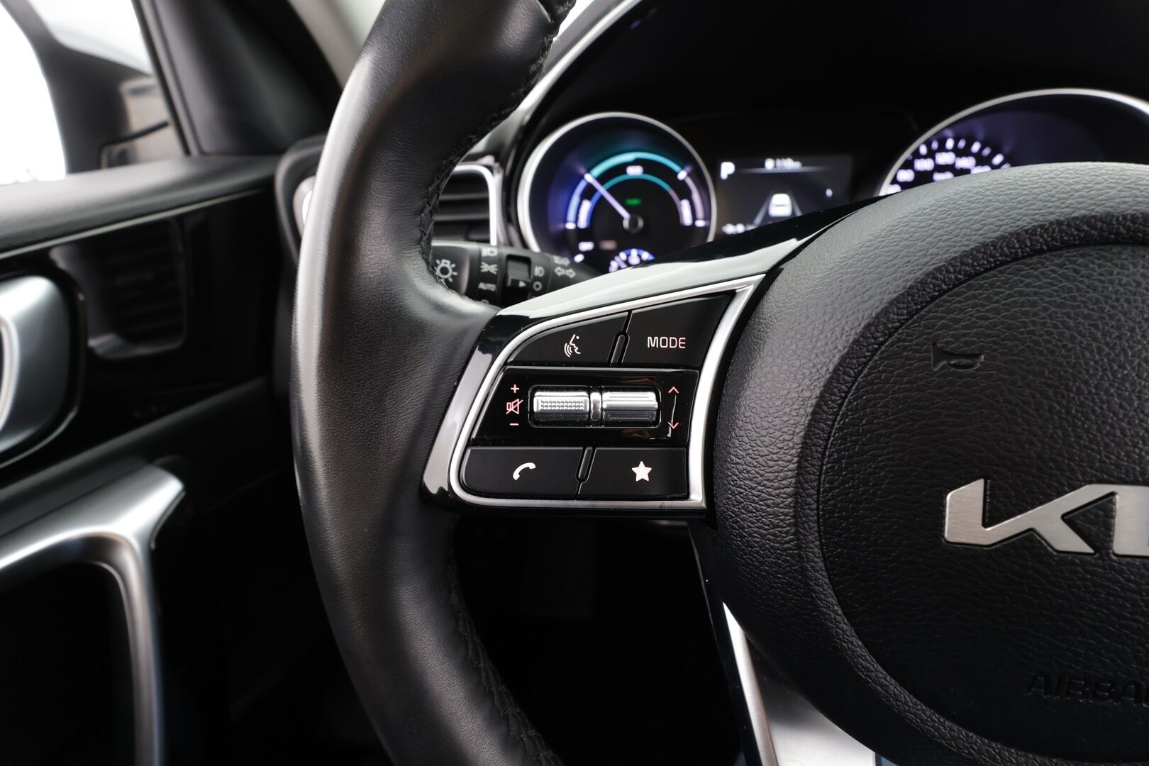 KIA CEE'D 2024 1,6 GDI Plug-In Hybrid EX Premium SW DCT  * ACC / P.kamera / LED / Puolinahat / KeylessGo / Koukku * - Merkkihuollettu - HULLUT BLACKWEEK JATKOT - KORKOTARJOUS 2,49%