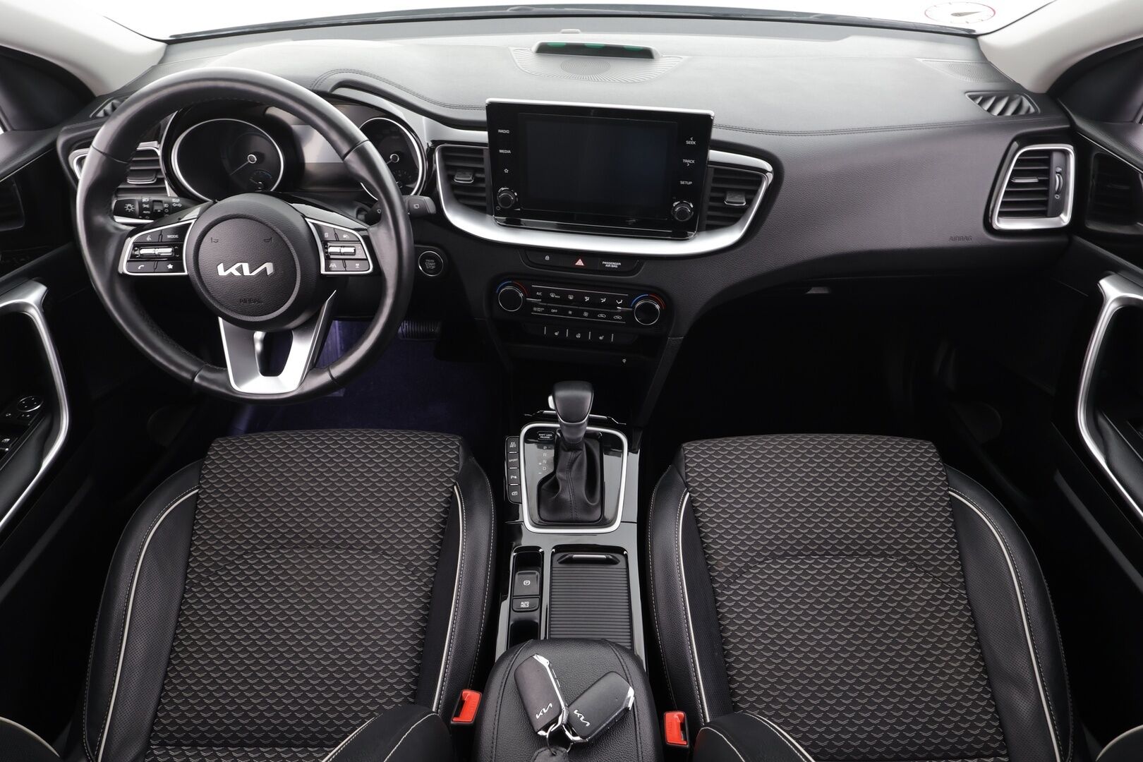 KIA CEE'D 2024 1,6 GDI Plug-In Hybrid EX Premium SW DCT  * ACC / P.kamera / LED / Puolinahat / KeylessGo / Koukku * - Merkkihuollettu - HULLUT BLACKWEEK JATKOT - KORKOTARJOUS 2,49%