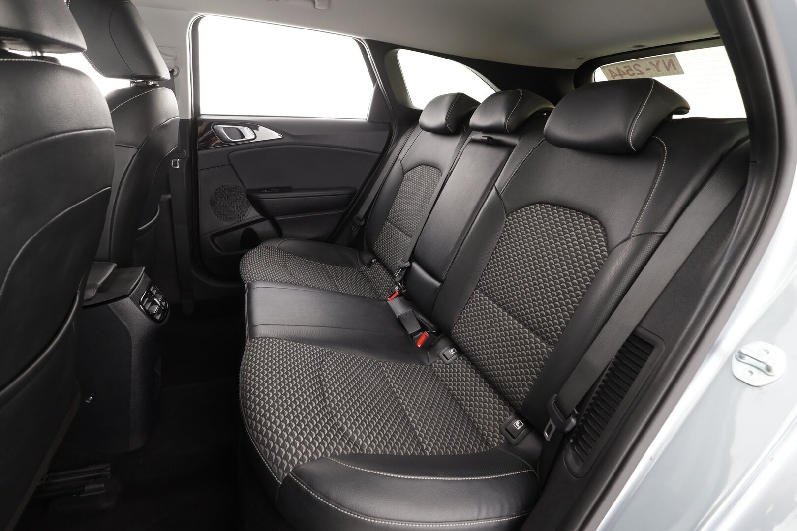 KIA CEE'D 2024 1,6 GDI Plug-In Hybrid EX Premium SW DCT  * ACC / P.kamera / LED / Puolinahat / KeylessGo / Koukku * - Merkkihuollettu - HULLUT BLACKWEEK JATKOT - KORKOTARJOUS 2,49%