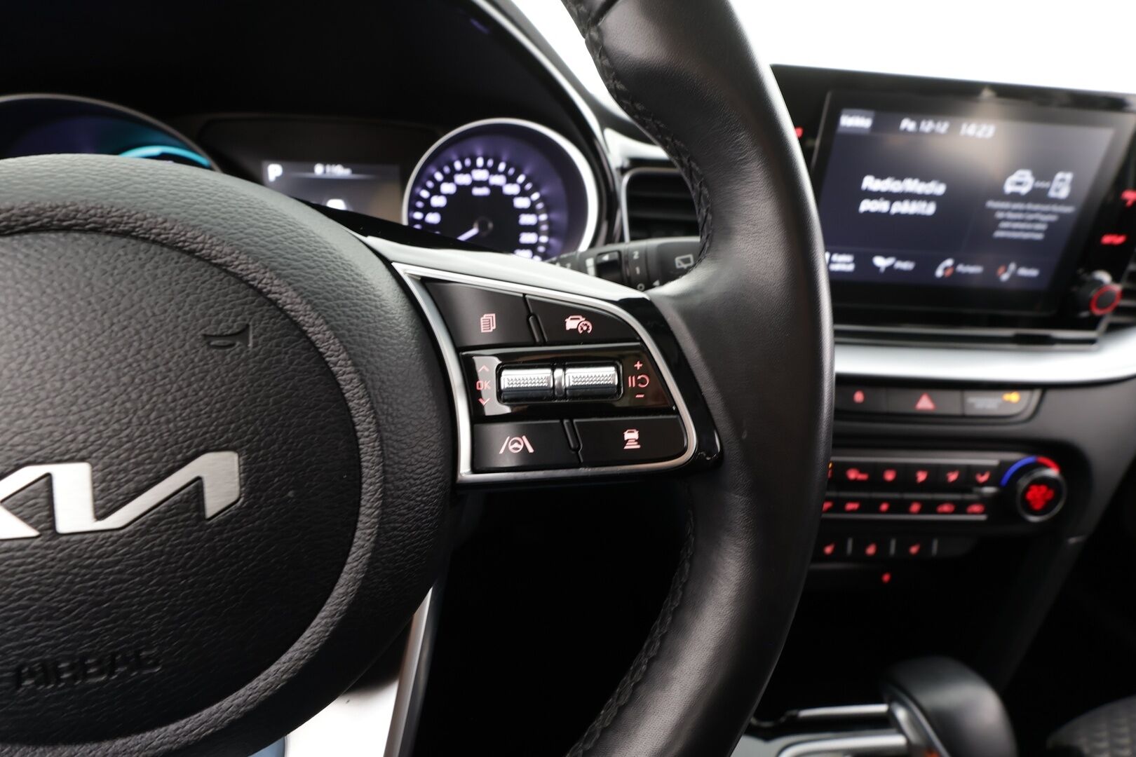 KIA CEE'D 2024 1,6 GDI Plug-In Hybrid EX Premium SW DCT  * ACC / P.kamera / LED / Puolinahat / KeylessGo / Koukku * - Merkkihuollettu - HULLUT BLACKWEEK JATKOT - KORKOTARJOUS 2,49%