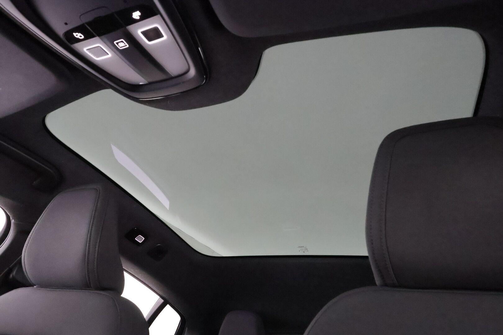 Volvo C40 2023 Recharge Single Plus aut * Pixel-LED / Pilot assist / Lasikatto / Muistipenkki / Harman/Kardon * - Akku kuntotarkastettu SOH 96,2% / Lämpöpumppu /  2x renkaat / Huippu varusteltu yksilö! 