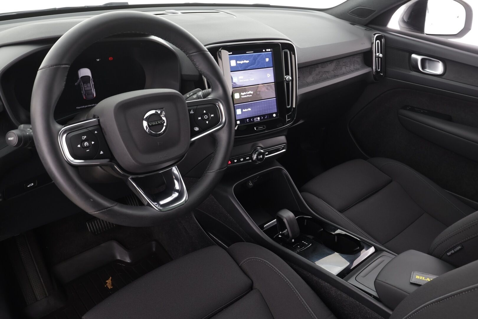 Volvo C40 2023 Recharge Single Plus aut * Pixel-LED / Pilot assist / Lasikatto / Muistipenkki / Harman/Kardon * - Akku kuntotarkastettu SOH 96,2% / Lämpöpumppu /  2x renkaat / Huippu varusteltu yksilö! 