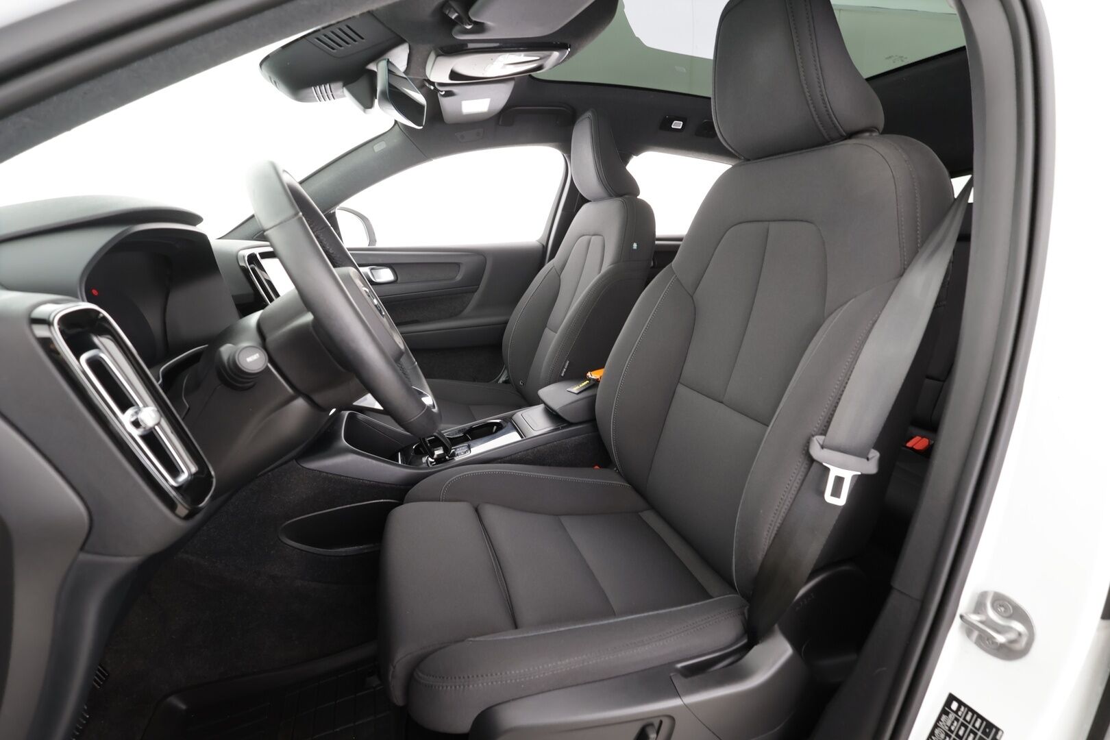 Volvo C40 2023 Recharge Single Plus aut * Pixel-LED / Pilot assist / Lasikatto / Muistipenkki / Harman/Kardon * - Akku kuntotarkastettu SOH 96,2% / Lämpöpumppu /  2x renkaat / Huippu varusteltu yksilö! 