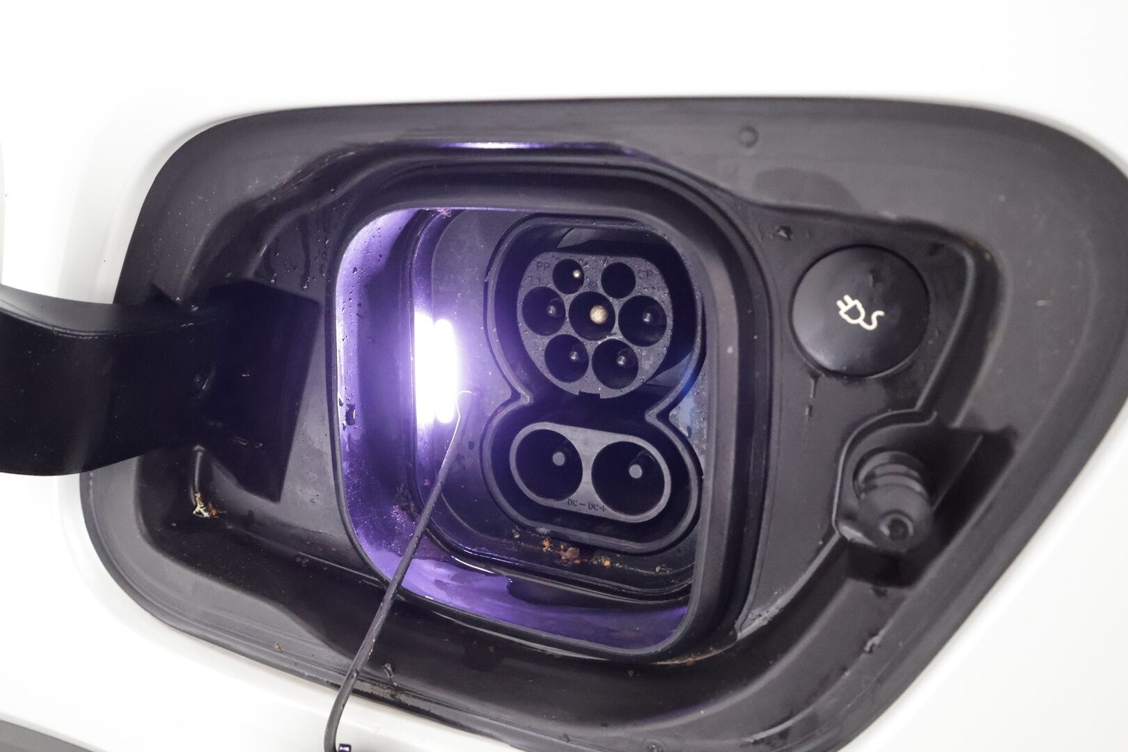 Volvo C40 2023 Recharge Single Plus aut * Pixel-LED / Pilot assist / Lasikatto / Muistipenkki / Harman/Kardon * - Akku kuntotarkastettu SOH 96,2% / Lämpöpumppu /  2x renkaat / Huippu varusteltu yksilö! 