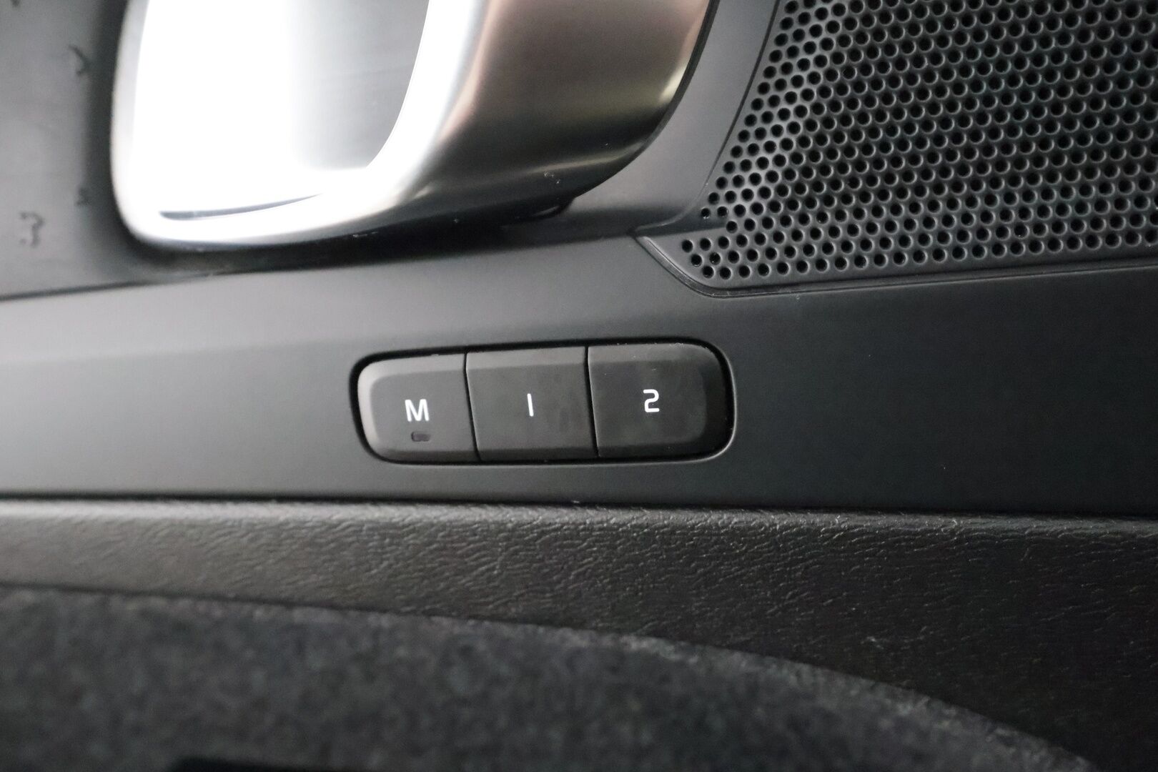 Volvo C40 2023 Recharge Single Plus aut * Pixel-LED / Pilot assist / Lasikatto / Muistipenkki / Harman/Kardon * - Akku kuntotarkastettu SOH 96,2% / Lämpöpumppu /  2x renkaat / Huippu varusteltu yksilö! 