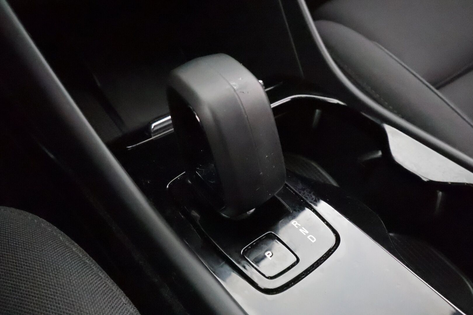 Volvo C40 2023 Recharge Single Plus aut * ILP / Lasikatto / ACC / Pixel-LED / H&K / 360° / Sportpenkki Muistilla / Navi / Kaistavahti * - Akku kuntotarkastettu / 2x Latauskaapelit / Kahdet renkaat