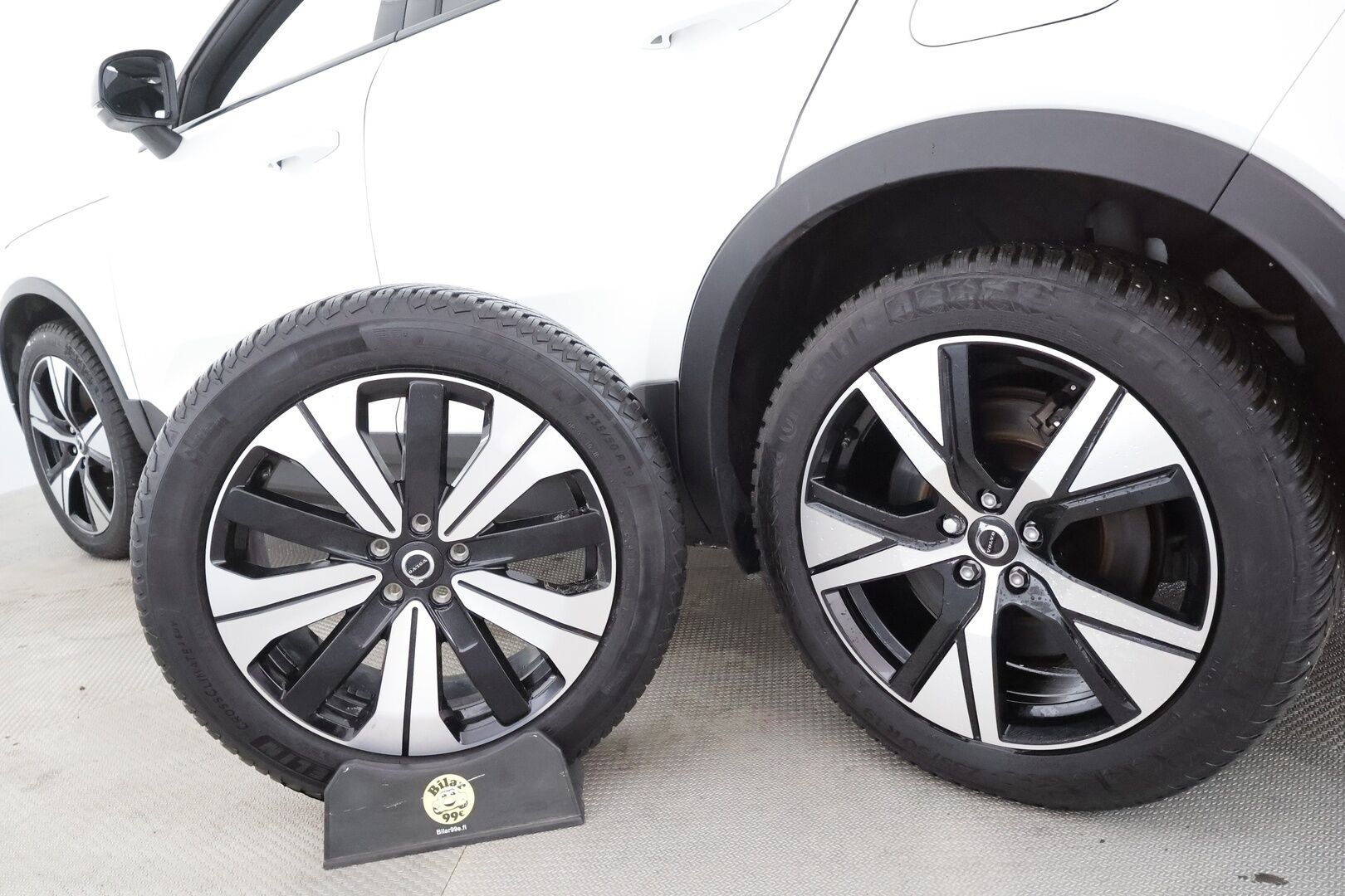 Volvo C40 2023 Recharge Single Plus aut * Pixel-LED / Pilot assist / Lasikatto / Muistipenkki / Harman/Kardon * - Akku kuntotarkastettu SOH 96,2% / Lämpöpumppu /  2x renkaat / Huippu varusteltu yksilö! 