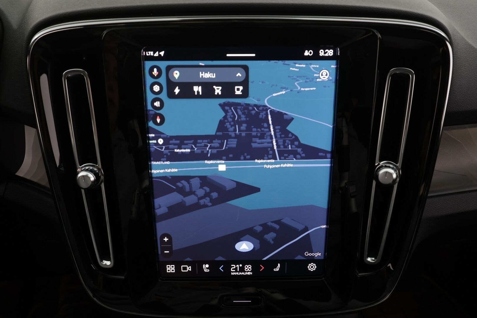 Volvo C40 2023 Recharge Single Motor Plus Edition * ACC / ILP / P.kamera / LED / Navi / Lasikatto / Muistipenkki / BLIS / Puolinahat * - Kahdet renkaat aluvanteilla / Merkkihuollettu - HULLUT JOULUT KORKOTARJOUS 2,49% 