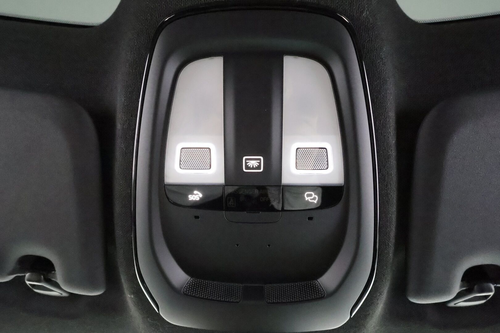 Volvo C40 2023 Recharge Single Motor Plus Edition * ACC / ILP / P.kamera / LED / Navi / Lasikatto / Muistipenkki / BLIS / Puolinahat * - Kahdet renkaat aluvanteilla / Merkkihuollettu - HULLUT JOULUT KORKOTARJOUS 2,49% 