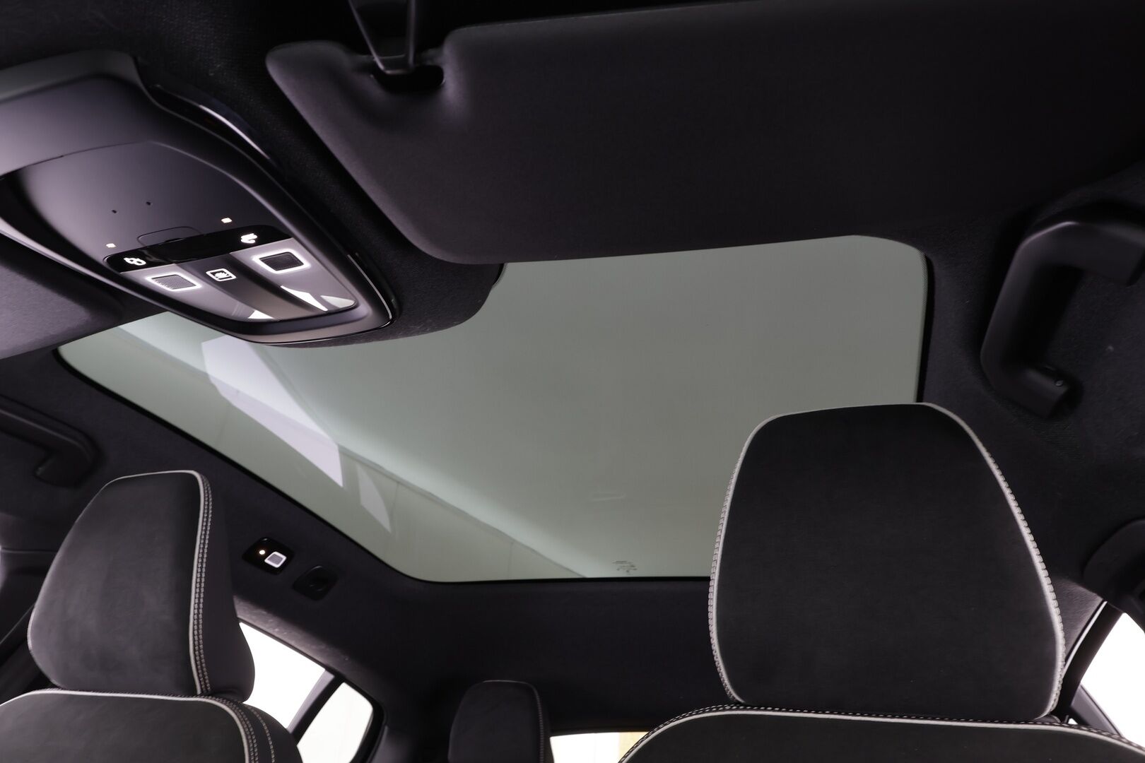 Volvo C40 2023 Recharge Single Motor Plus Edition * ACC / ILP / P.kamera / LED / Navi / Lasikatto / Muistipenkki / BLIS / Puolinahat * - Kahdet renkaat aluvanteilla / Merkkihuollettu - HULLUT JOULUT KORKOTARJOUS 2,49% 