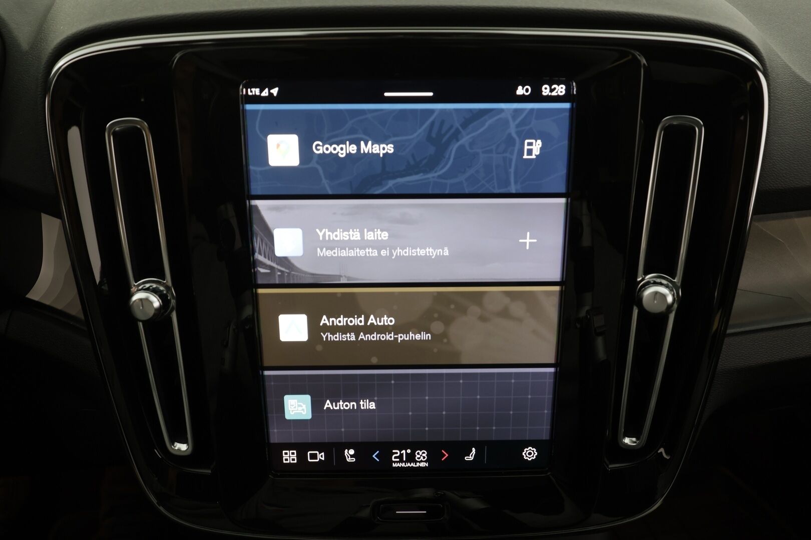 Volvo C40 2023 Recharge Single Motor Plus Edition * ACC / ILP / P.kamera / LED / Navi / Lasikatto / Muistipenkki / BLIS / Puolinahat * - Kahdet renkaat aluvanteilla / Merkkihuollettu - HULLUT JOULUT KORKOTARJOUS 2,49% 