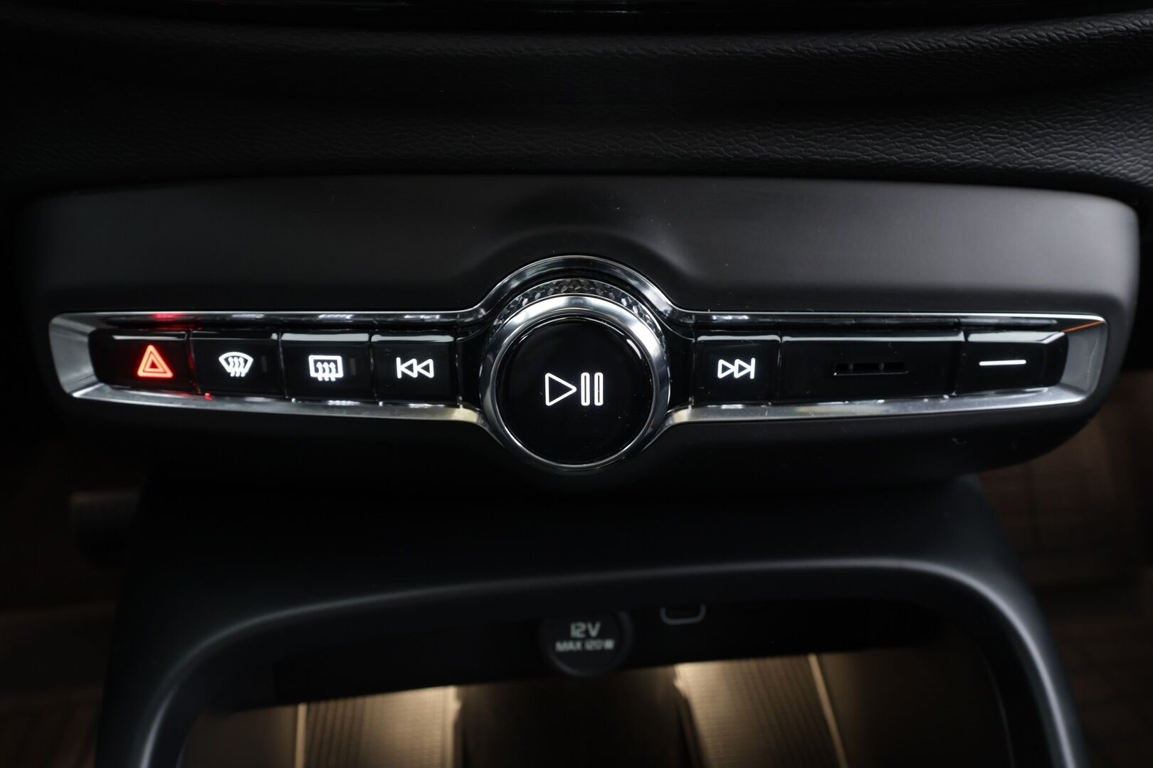 Volvo C40 2023 Recharge Single Motor Plus Edition * ACC / ILP / P.kamera / LED / Navi / Lasikatto / Muistipenkki / BLIS / Puolinahat * - Kahdet renkaat aluvanteilla / Merkkihuollettu - HULLUT JOULUT KORKOTARJOUS 2,49% 