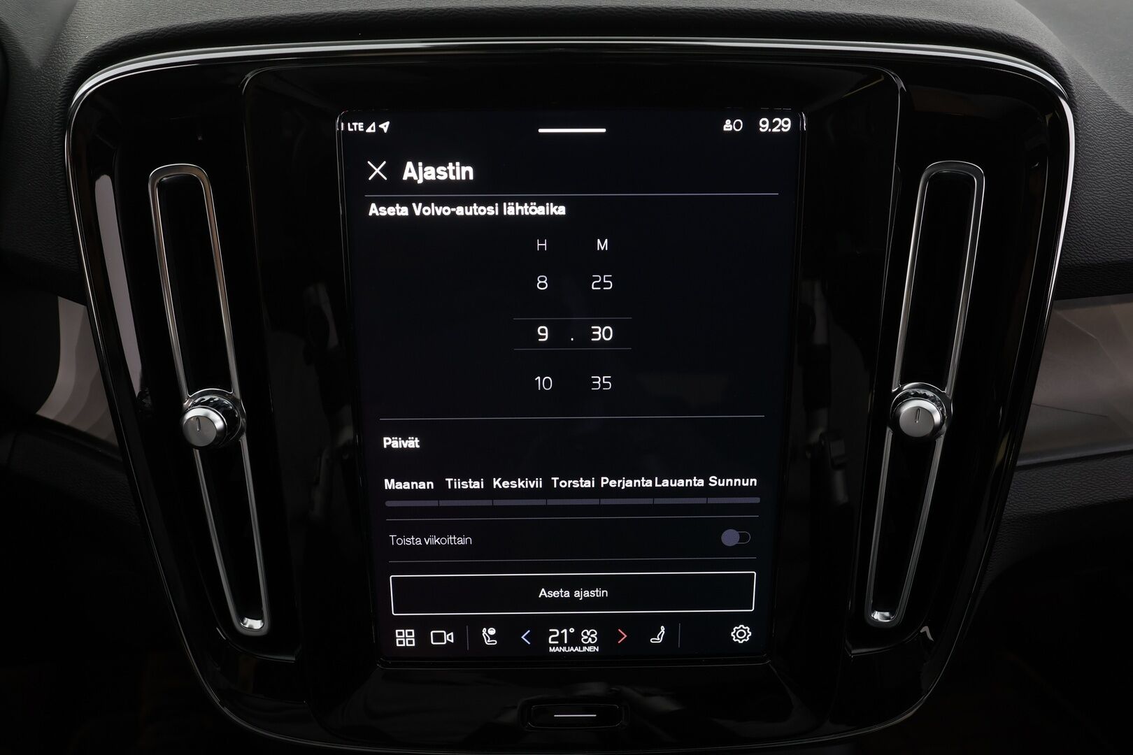 Volvo C40 2023 Recharge Single Motor Plus Edition * ACC / ILP / P.kamera / LED / Navi / Lasikatto / Muistipenkki / BLIS / Puolinahat * - Kahdet renkaat aluvanteilla / Merkkihuollettu - HULLUT JOULUT KORKOTARJOUS 2,49% 