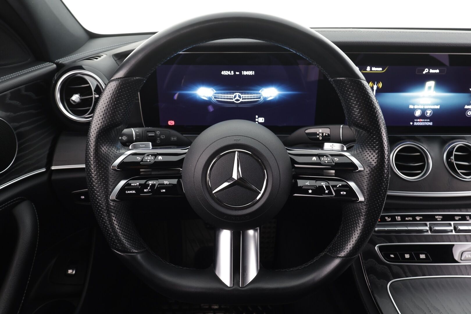 MERCEDES-BENZ E 2021 220 d 4MATIC T Business AMG * Webasto / 360° / Vakkari / Multibeam / Widescreen / Koukku / Puolinahat * - Kahdet renkaat aluvanteilla 