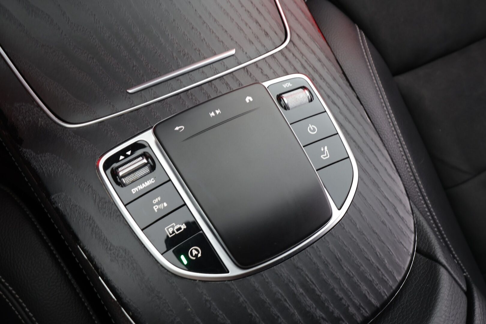 MERCEDES-BENZ E 2021 220 d 4MATIC T Business AMG * Webasto / 360° / Vakkari / Multibeam / Widescreen / Koukku / Puolinahat * - Kahdet renkaat aluvanteilla 