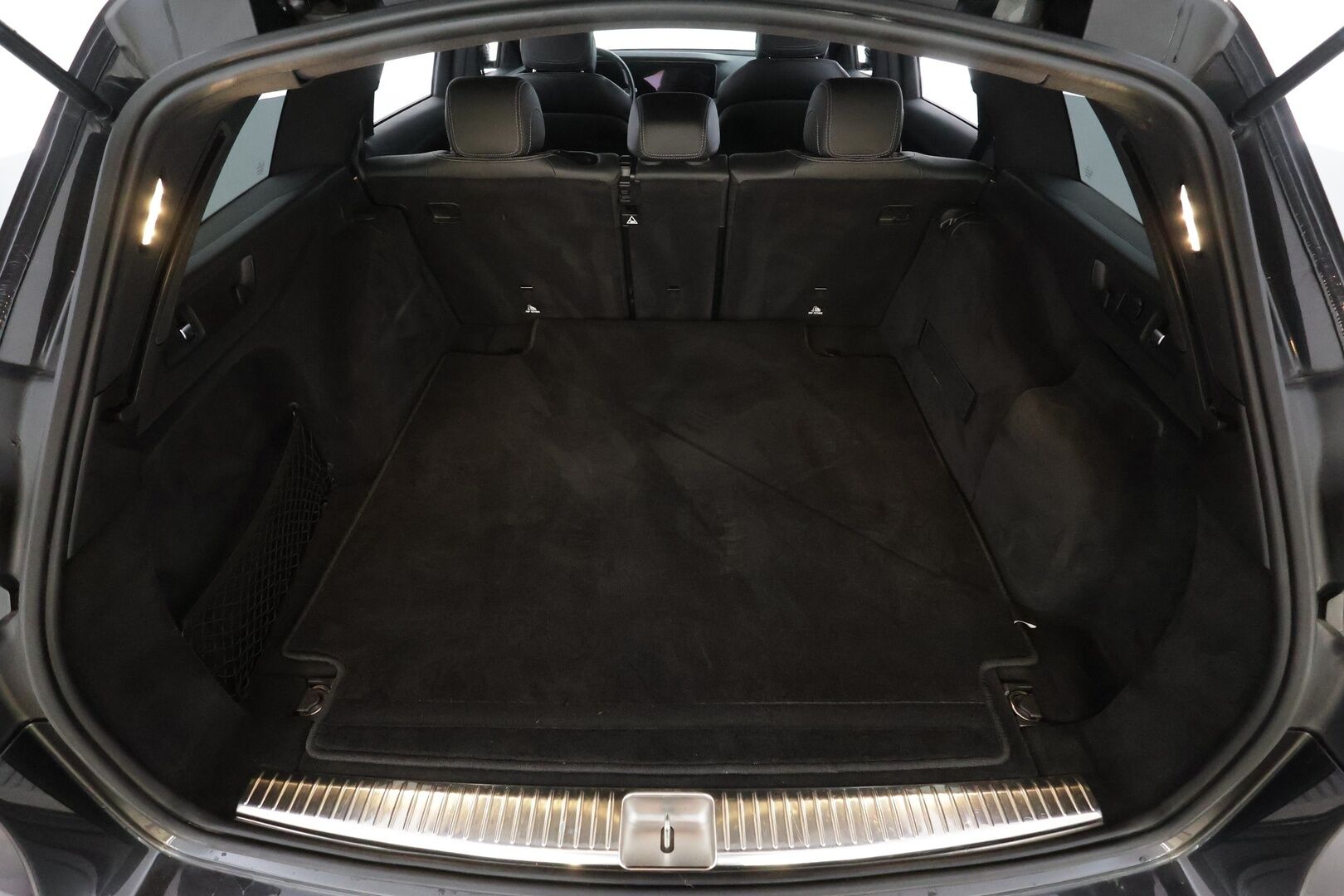 MERCEDES-BENZ E 2021 220 d 4MATIC T Business AMG * Webasto / 360° / Vakkari / Multibeam / Widescreen / Koukku / Puolinahat * - Kahdet renkaat aluvanteilla 