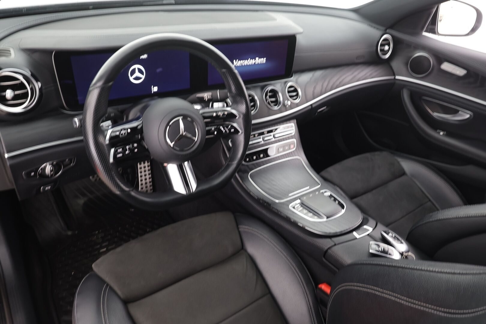 MERCEDES-BENZ E 2021 220 d 4MATIC T Business AMG * Webasto / 360° / Vakkari / Multibeam / Widescreen / Koukku / Puolinahat * - Kahdet renkaat aluvanteilla 