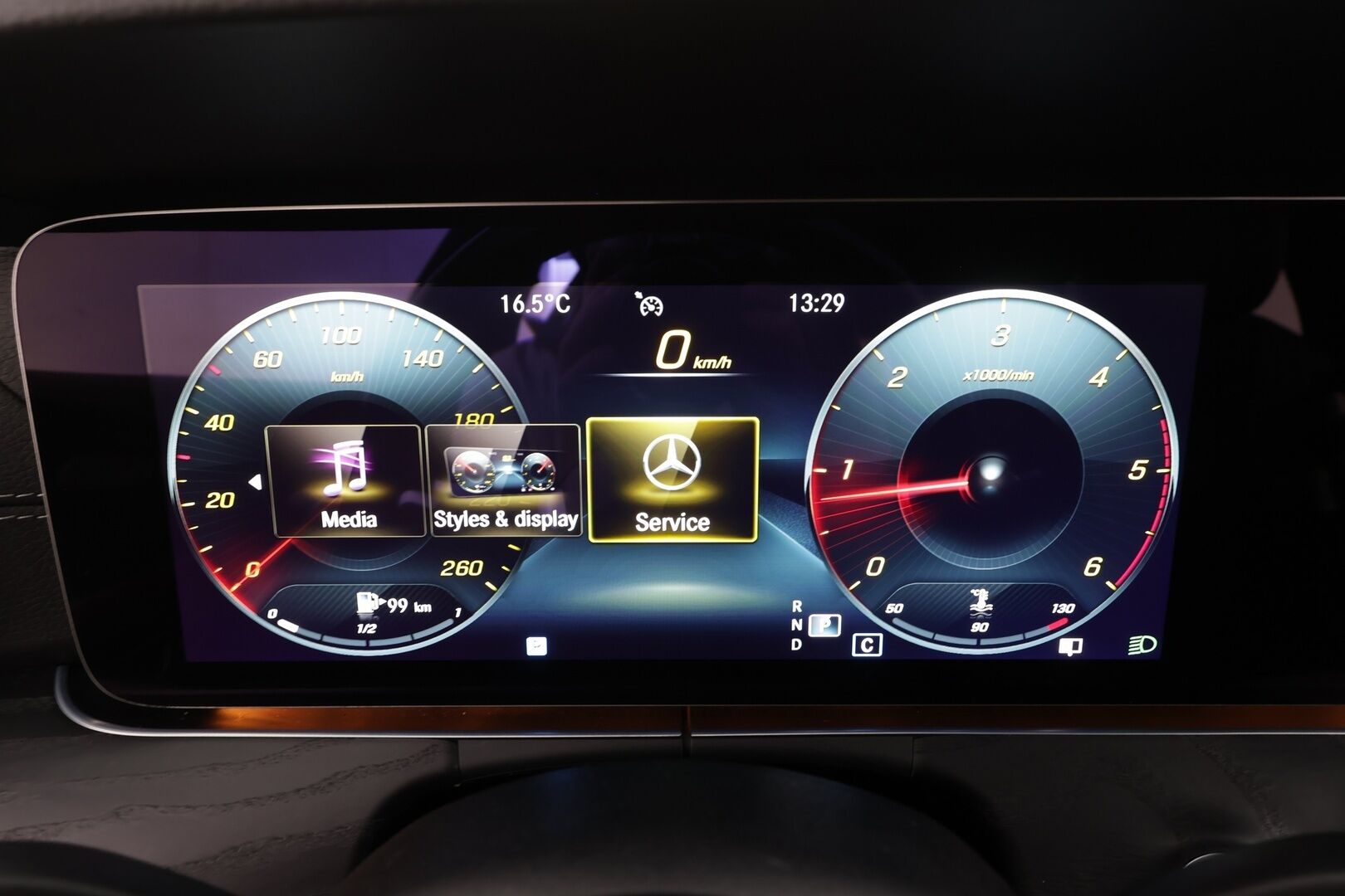 MERCEDES-BENZ E 2021 220 d 4MATIC T Business AMG * Webasto / 360° / Vakkari / Multibeam / Widescreen / Koukku / Puolinahat * - Kahdet renkaat aluvanteilla 