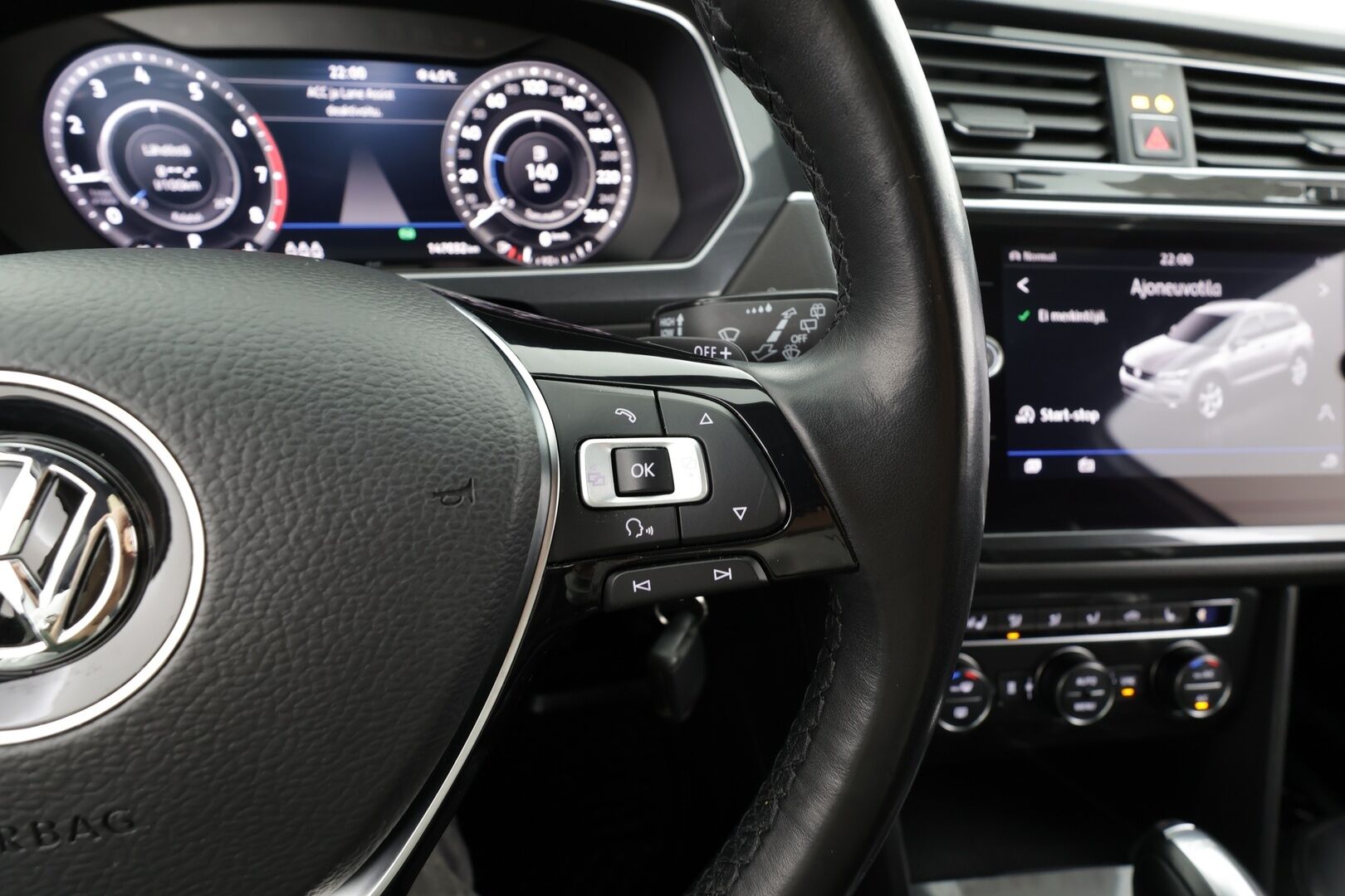 VOLKSWAGEN TIGUAN 2018 R-line 2,0 TSI 132 kW 4MOTION DSG * Webasto / Koukku / ACC / LED / P.Kamera / Digimittaristo * - Kahdet renkaat / R-Line / Dynaudio