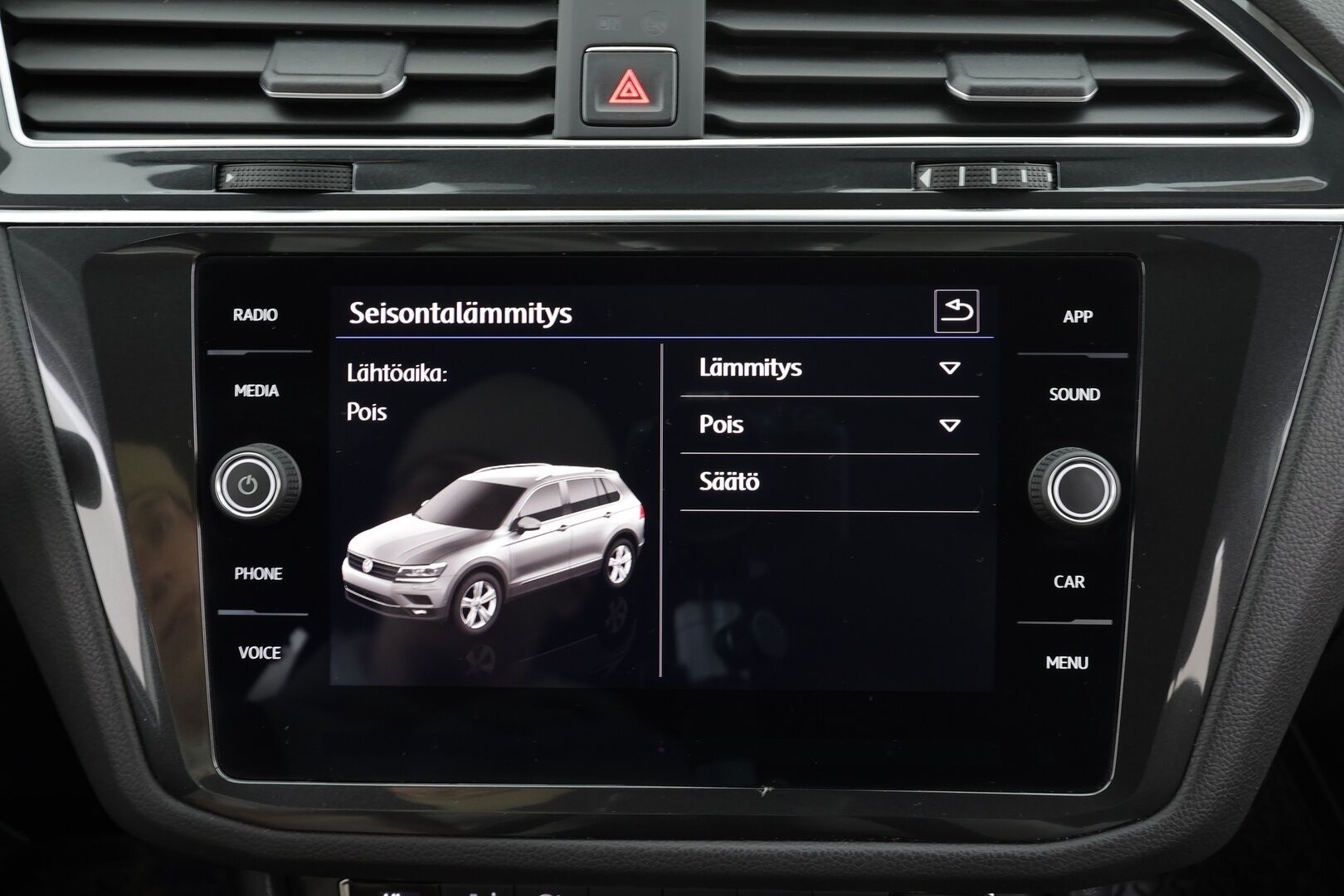 VOLKSWAGEN TIGUAN 2018 R-line 2,0 TSI 132 kW 4MOTION DSG * Webasto / Koukku / ACC / LED / P.Kamera / Digimittaristo * - Kahdet renkaat / R-Line / Dynaudio