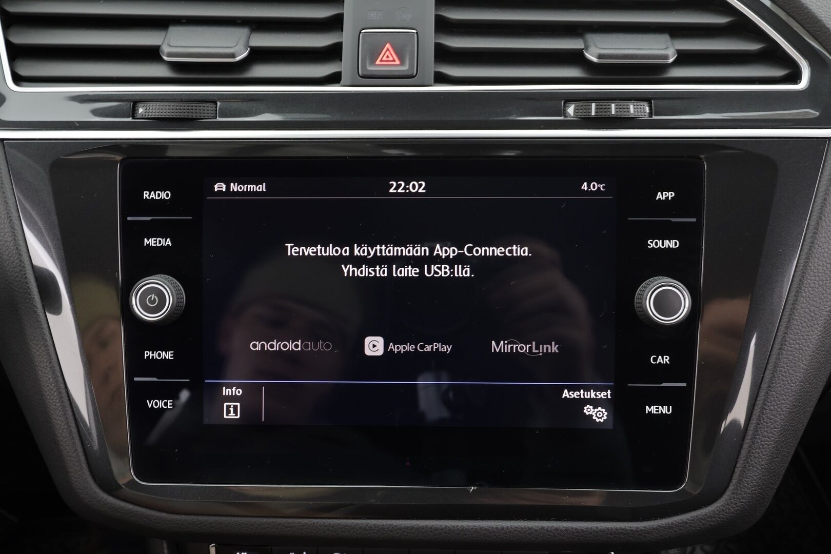 VOLKSWAGEN TIGUAN 2018 R-line 2,0 TSI 132 kW 4MOTION DSG * Webasto / Koukku / ACC / LED / P.Kamera / Digimittaristo * - Kahdet renkaat / R-Line / Dynaudio