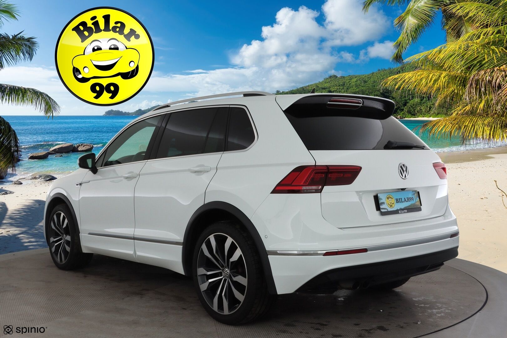 VOLKSWAGEN TIGUAN 2018 R-line 2,0 TSI 132 kW 4MOTION DSG * Webasto / Koukku / ACC / LED / P.Kamera / Digimittaristo * - Kahdet renkaat / R-Line / Dynaudio