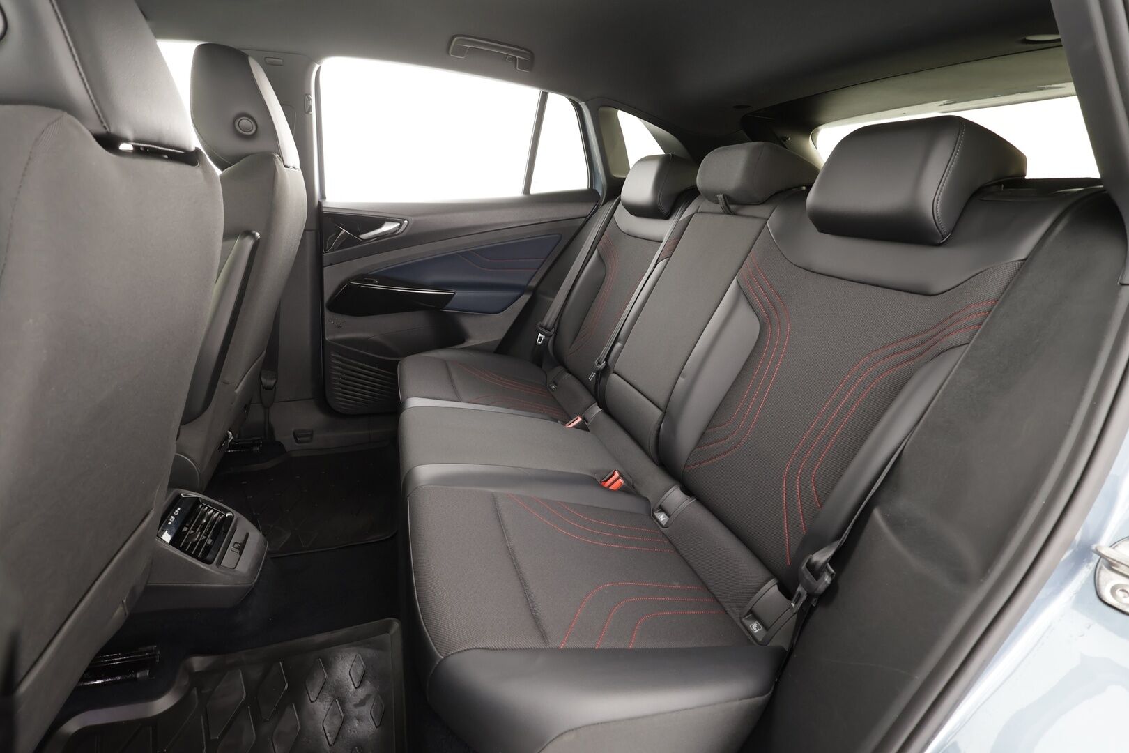 VOLKSWAGEN ID.4 2022 GTX Dual Motor AWD * Koukku / ILP / ACC / Matrix-LED / P.Kamera / Navi / Kaistavahti / Keyless * - Akku kuntotarkastettu 94.4%! / Kahdet renkaat