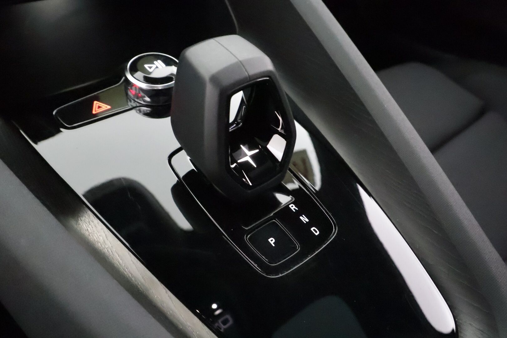 POLESTAR 2 2022 Long Range Dual Motor 78 kWh * ACC / 360° / H&K / ILP / Pixel LED / Koukku / Muistipenkki / Lasikatto * - HULLUT JOULUT KORKOTARJOUS 2,49% 