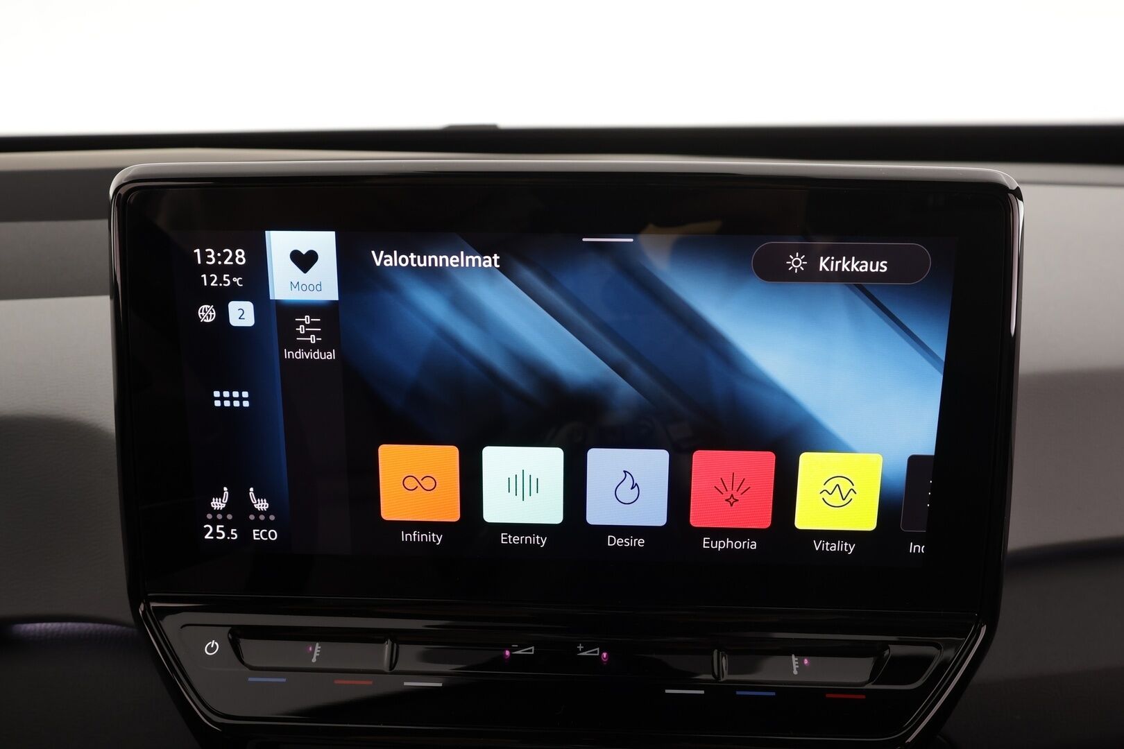 VOLKSWAGEN ID.3 2020 1st MAX Pro Performance 150 kW * ILP / HUD / ACC / Lasikatto / IQ-Light / P.Kamera / Kaistavahti / Navi / Keyless * - Kahdet renkaat / Koti & kauppalaturi - HULLUT JOULUT KORKOTARJOUS 2,49% 