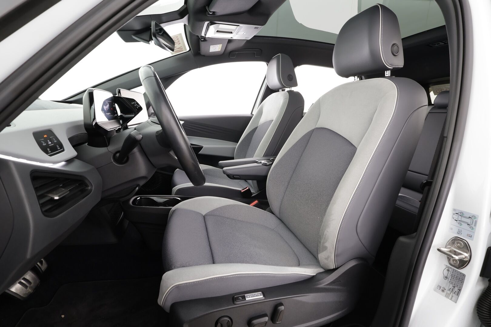 VOLKSWAGEN ID.3 2020 1st MAX Pro Performance 150 kW * ILP / HUD / ACC / Lasikatto / IQ-Light / P.Kamera / Kaistavahti / Navi / Keyless * - Kahdet renkaat / Koti & kauppalaturi - HULLUT JOULUT KORKOTARJOUS 2,49% 