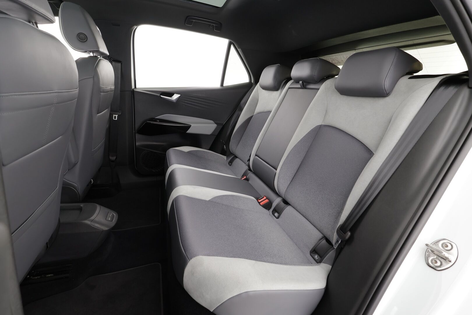 VOLKSWAGEN ID.3 2020 1st MAX Pro Performance 150 kW * ILP / HUD / ACC / Lasikatto / IQ-Light / P.Kamera / Kaistavahti / Navi / Keyless * - Kahdet renkaat / Koti & kauppalaturi - HULLUT JOULUT KORKOTARJOUS 2,49% 