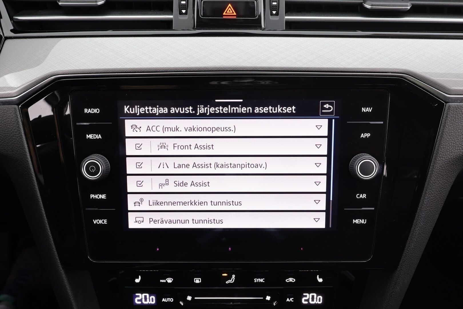 VOLKSWAGEN PASSAT 2021 Variant GTE Plug-In Hybrid 160 kW DSG * Digimittaristo / ACC / Webasto / Koukku / Nahka-Alcantra sisusta / P.Kamera * - Akku kuntotarkastettu / Koti & kauppalaturi