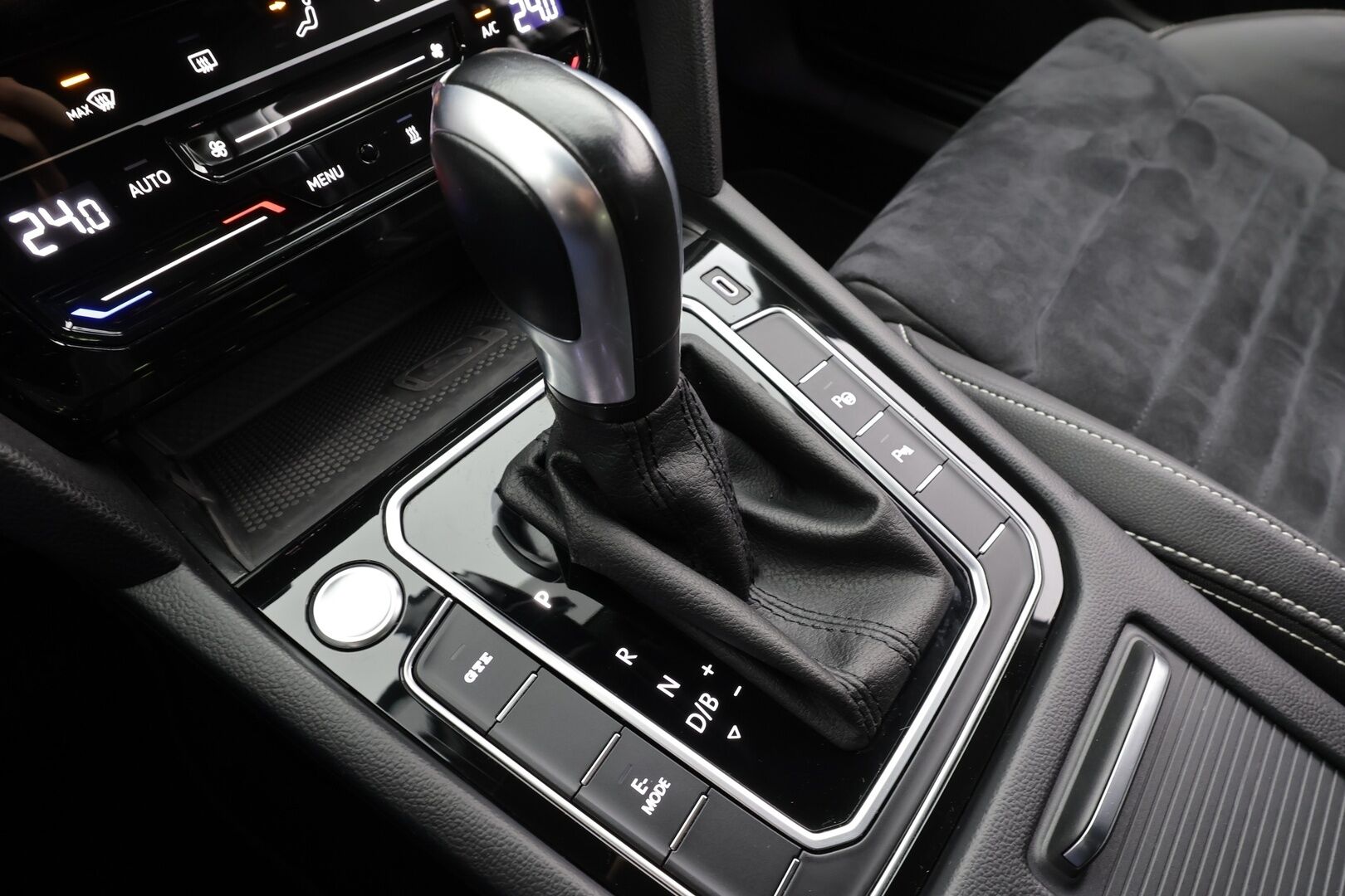 VOLKSWAGEN PASSAT 2021 Variant GTE Plug-In Hybrid 160 kW DSG * ACC / Webasto / Koukku / P.Kamera / LED / Keyless / Navi * - Koti & kauppalaturi - HULLUT JOULUT KORKOTARJOUS 2,49% 