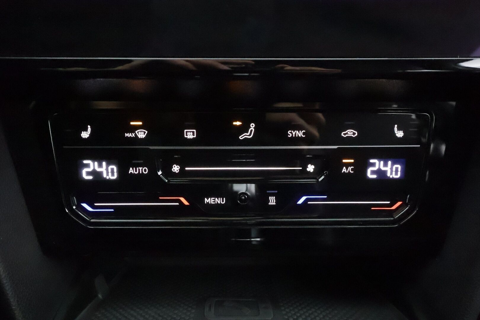 VOLKSWAGEN PASSAT 2021 Variant GTE Plug-In Hybrid 160 kW DSG * Digimittaristo / ACC / Webasto / Koukku / Nahka-Alcantra sisusta / P.Kamera * - Akku kuntotarkastettu / Koti & kauppalaturi