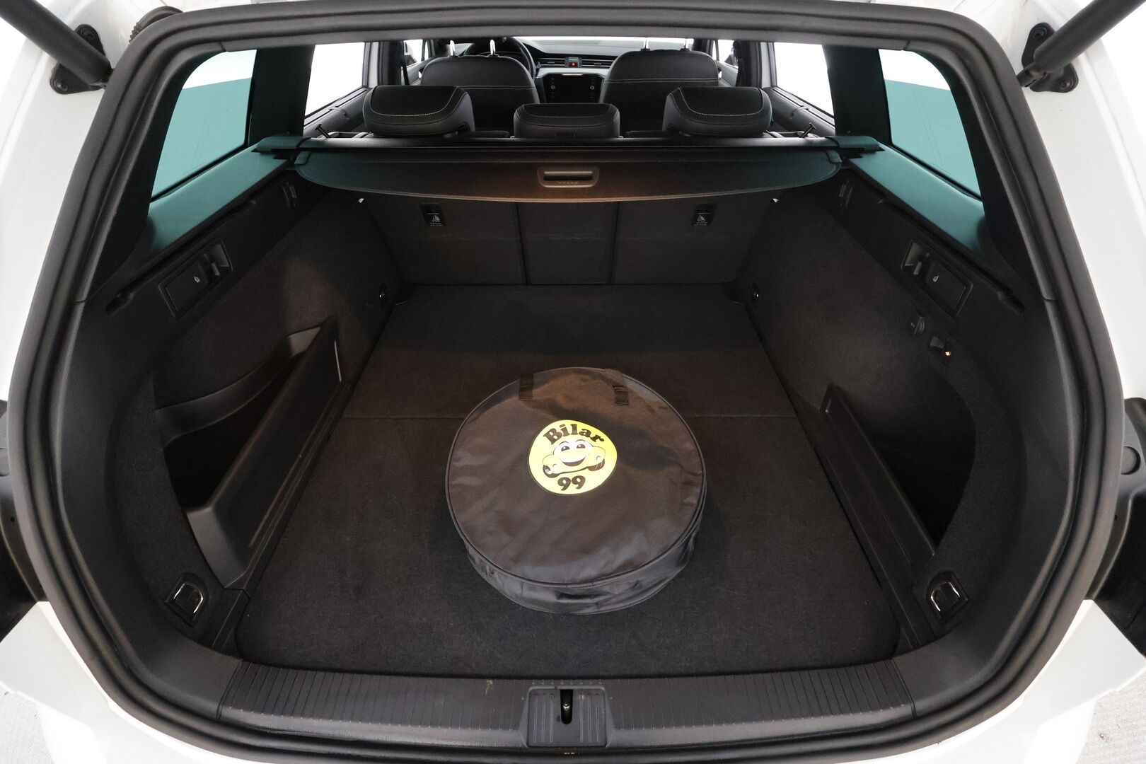 VOLKSWAGEN PASSAT 2021 Variant GTE Plug-In Hybrid 160 kW DSG * Digimittaristo / ACC / Webasto / Koukku / Nahka-Alcantra sisusta / P.Kamera * - Akku kuntotarkastettu / Koti & kauppalaturi