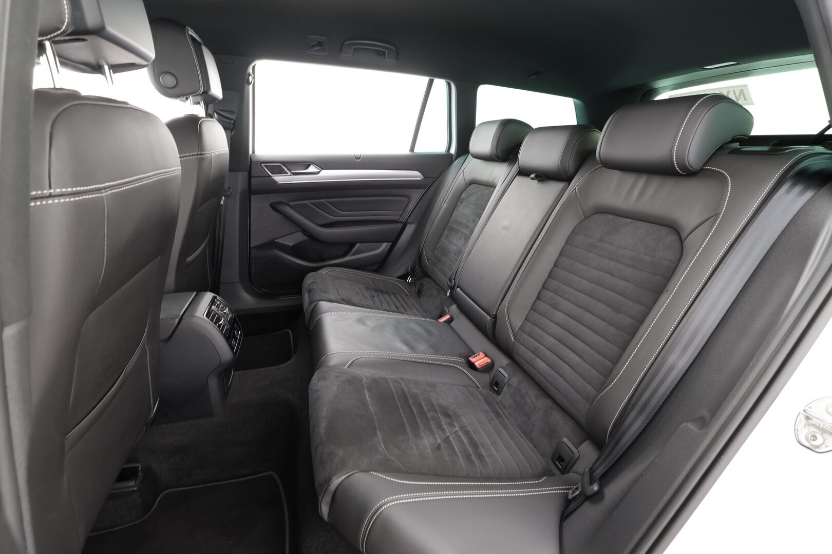 VOLKSWAGEN PASSAT 2021 Variant GTE Plug-In Hybrid 160 kW DSG * ACC / Webasto / Koukku / P.Kamera / LED / Keyless / Navi * - Koti & kauppalaturi - HULLUT JOULUT KORKOTARJOUS 2,49% 