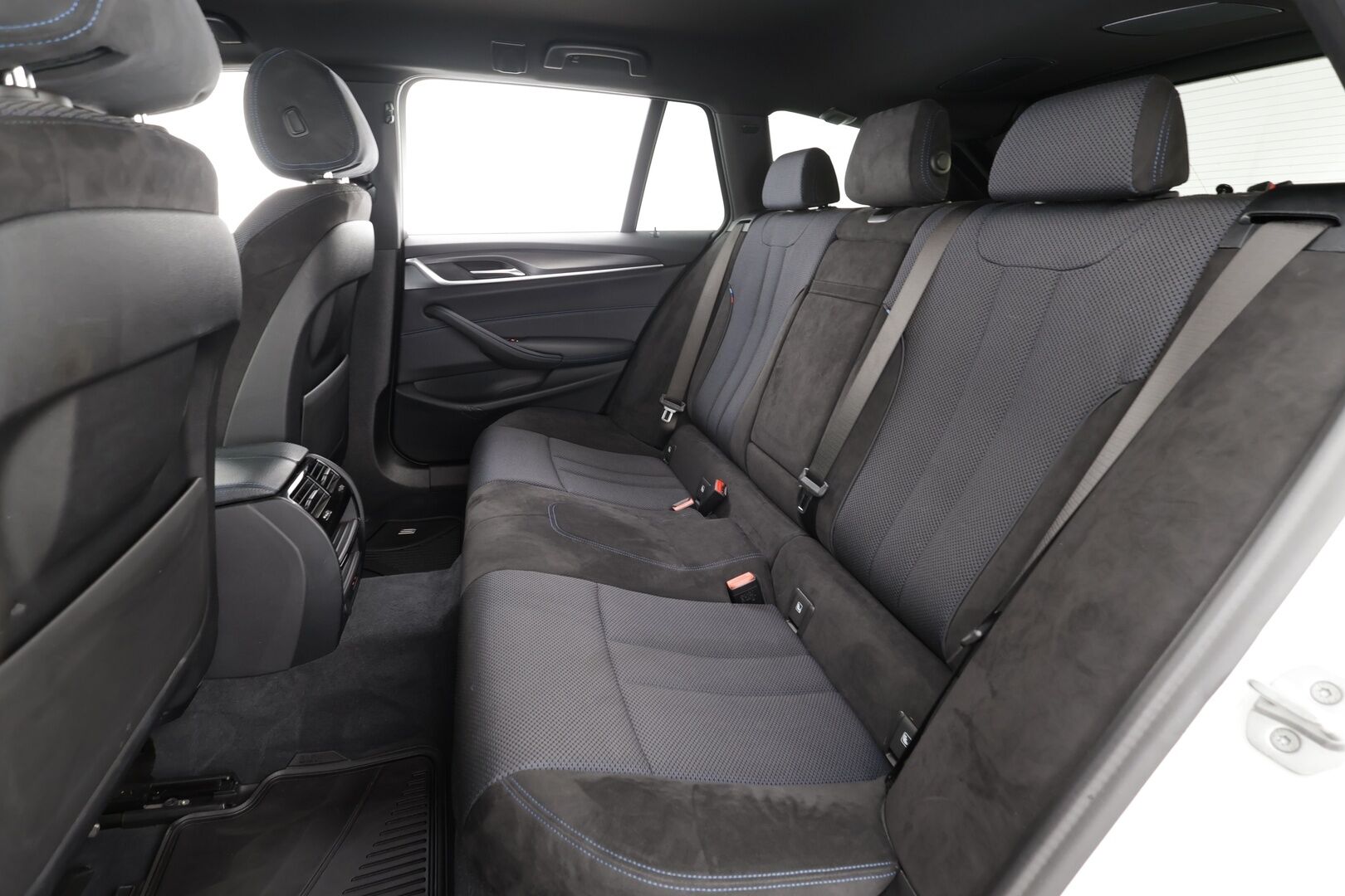 BMW 520 2021 G31 xDrive M Sport *  ACC / Webasto / P.kamera / koukku / LED / Navi / Keyless * - Kahdet renkaat - HULLUT JOULUT KORKOTARJOUS 2,49% 