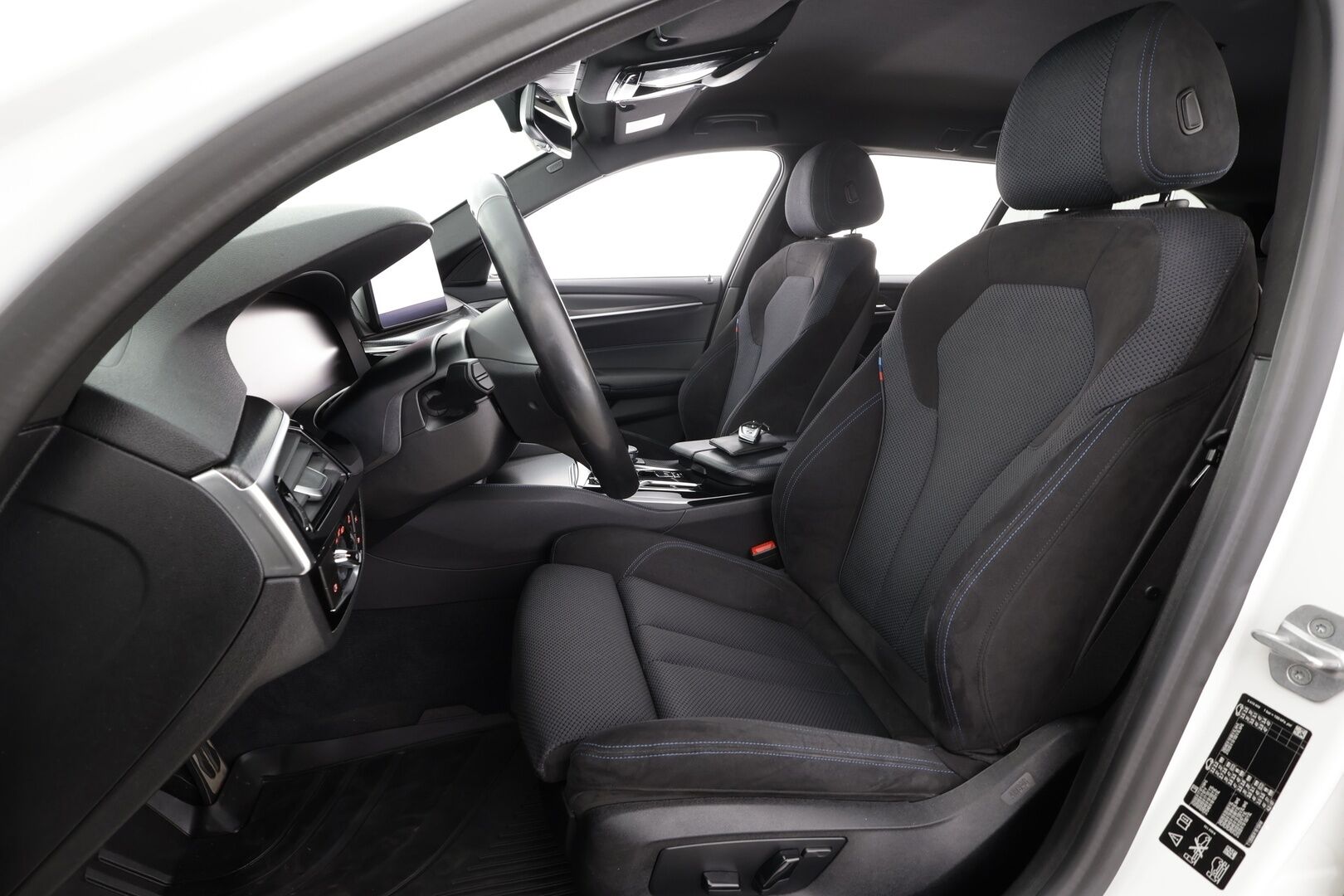 BMW 520 2021 G31 xDrive M Sport *  ACC / Webasto / P.kamera / koukku / LED / Navi / Keyless * - Kahdet renkaat - HULLUT JOULUT KORKOTARJOUS 2,49% 