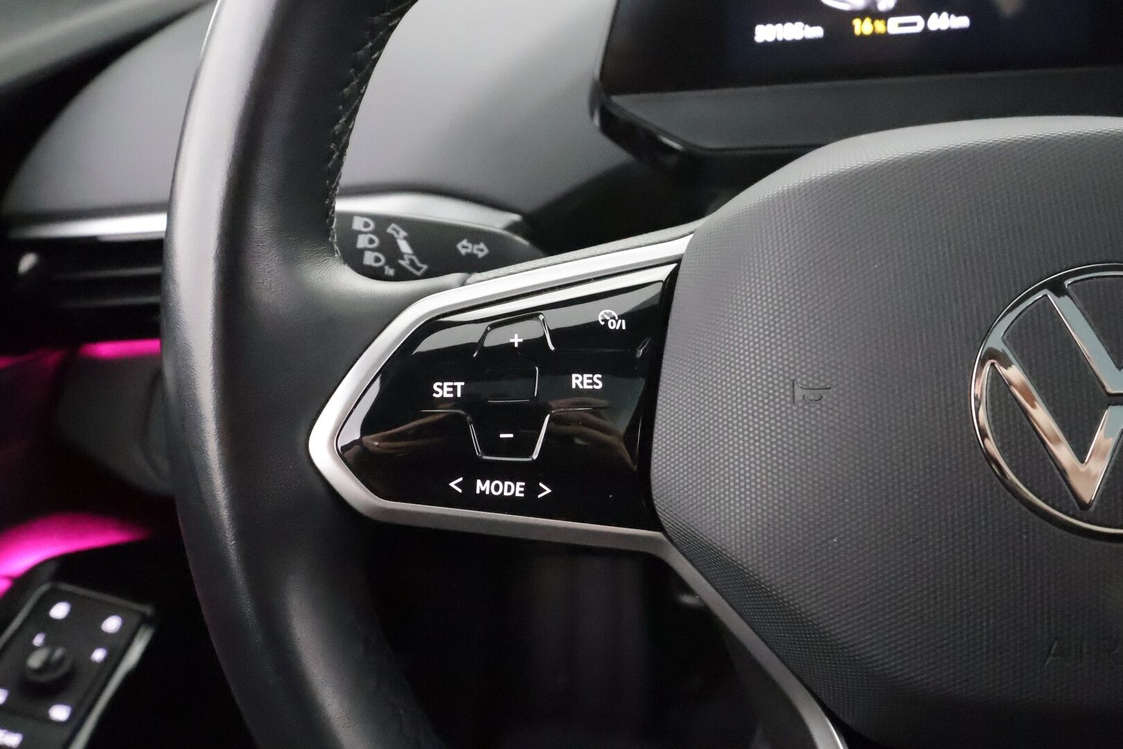 VOLKSWAGEN ID.4 2022 150kW 82kWh Pro Performance * ILP / Lasikatto / IQ-Light / P.kamera / Acc / Kaistavahti / Keyless / Navi * - Akku kuntotarkastettu / Merkkihuollettu / 2X vanteet 