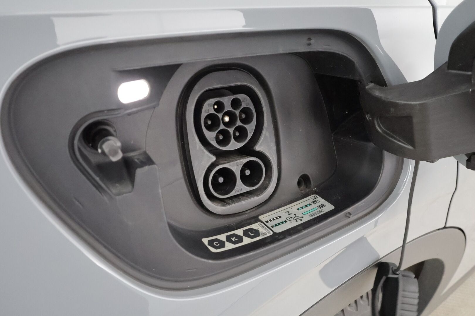 VOLKSWAGEN ID.4 2022 150kW 82kWh Pro Performance * ILP / Lasikatto / IQ-Light / P.kamera / Acc / Kaistavahti / Keyless / Navi * - Akku kuntotarkastettu / Merkkihuollettu / 2X vanteet 