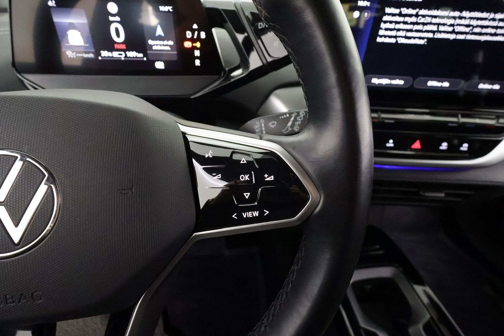 VOLKSWAGEN ID.4 2023 150kW 82kWh Top Sport Plus * ACC / 360° / LED / Navi / ILP / Muistipenkit hieronnalla / Koukku / KeylessGo * - Akku kuntotarkastettu / Kahdet renkaat aluvanteilla / Merkkihuollettu