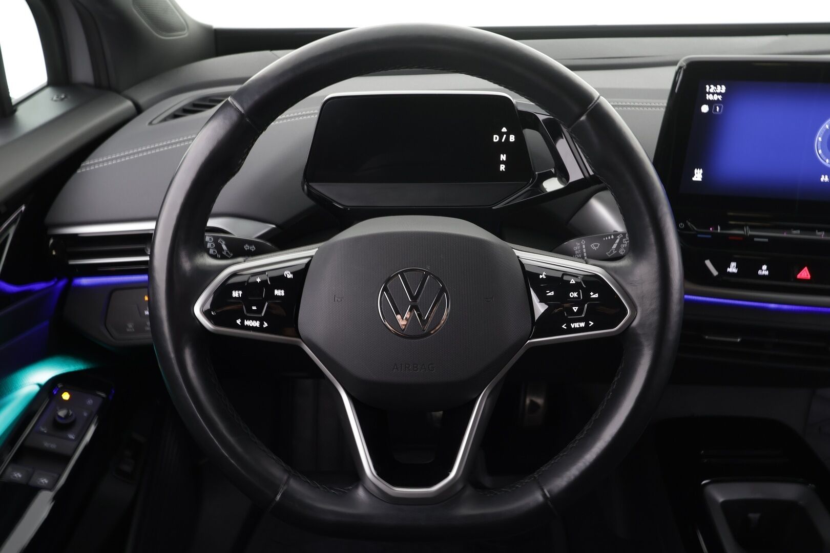 VOLKSWAGEN ID.4 2023 150kW 82kWh Top Sport Plus * ACC / 360° / LED / Navi / ILP / Muistipenkit hieronnalla / Koukku / KeylessGo * - Akku kuntotarkastettu / Kahdet renkaat aluvanteilla / Merkkihuollettu
